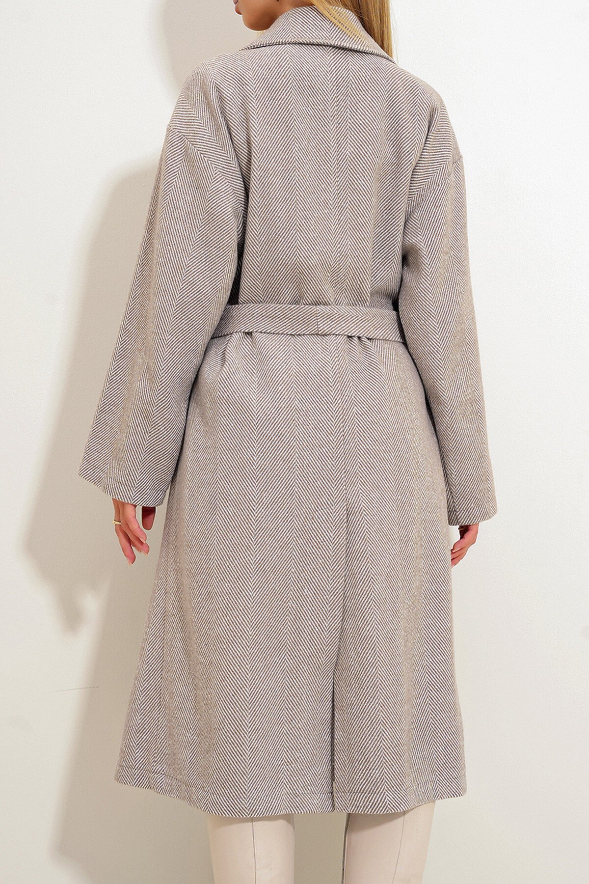 Bej Çift Cepli İçi Astarsız Kendinden Kemerli Kaşe Kaban