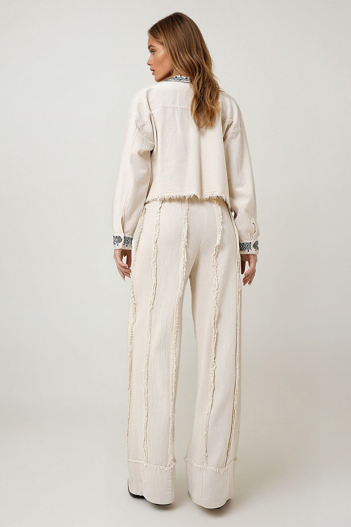 Bej Etnik Nakışlı Püskül Detaylı Ceket Ve Pantolonlu Keten İkili Takım