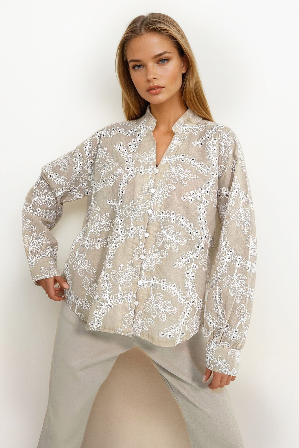 Bej Hakim Yaka Nakışlı Bluz