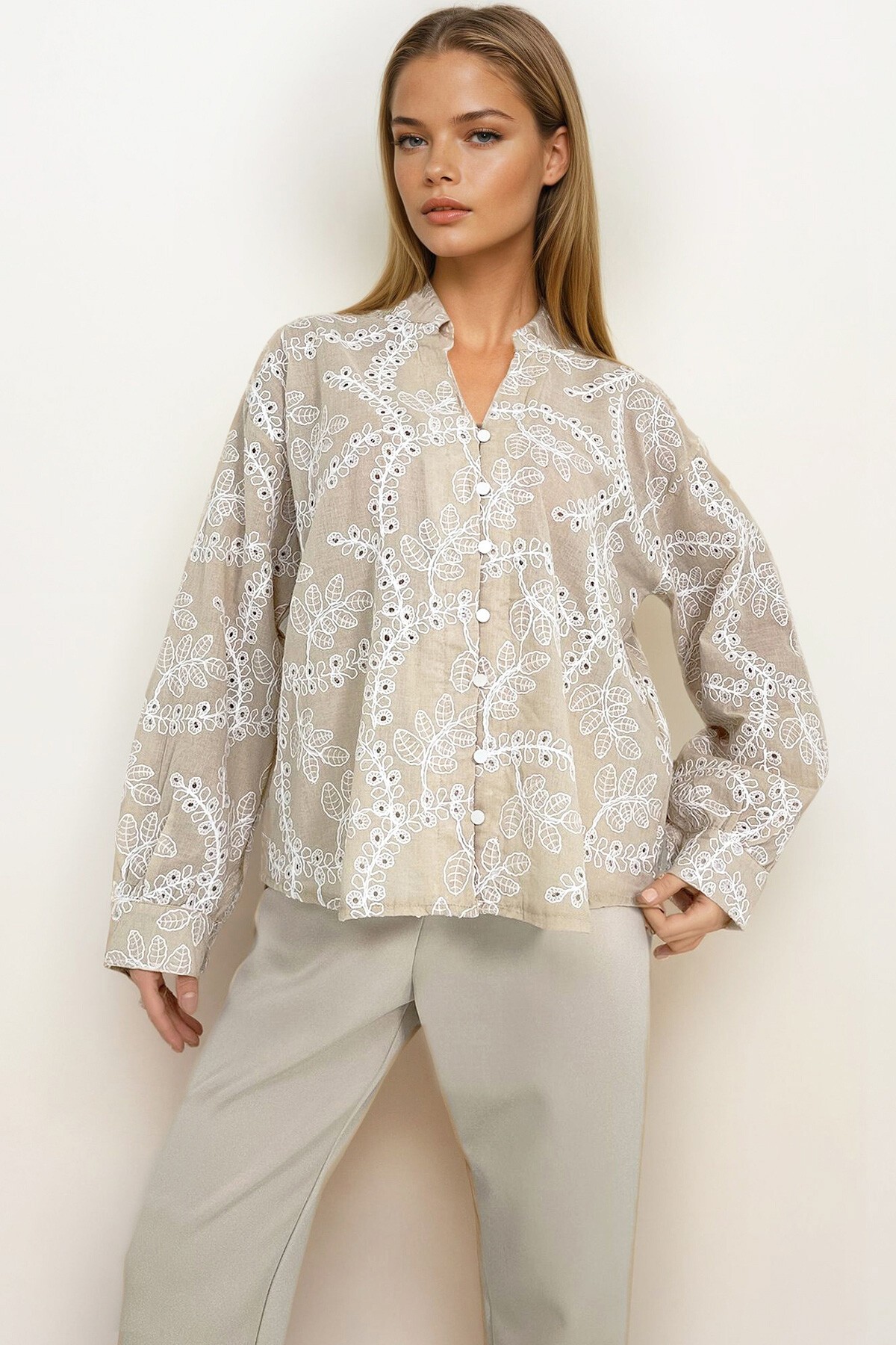 Bej Hakim Yaka Nakışlı Bluz