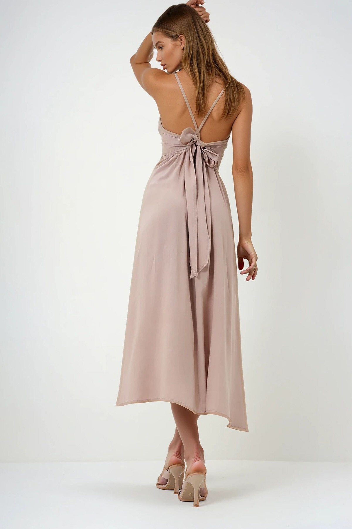 Bej İp Askılı Sırtı Bağlama Detaylı Maxi Boy Yazlık Elbise