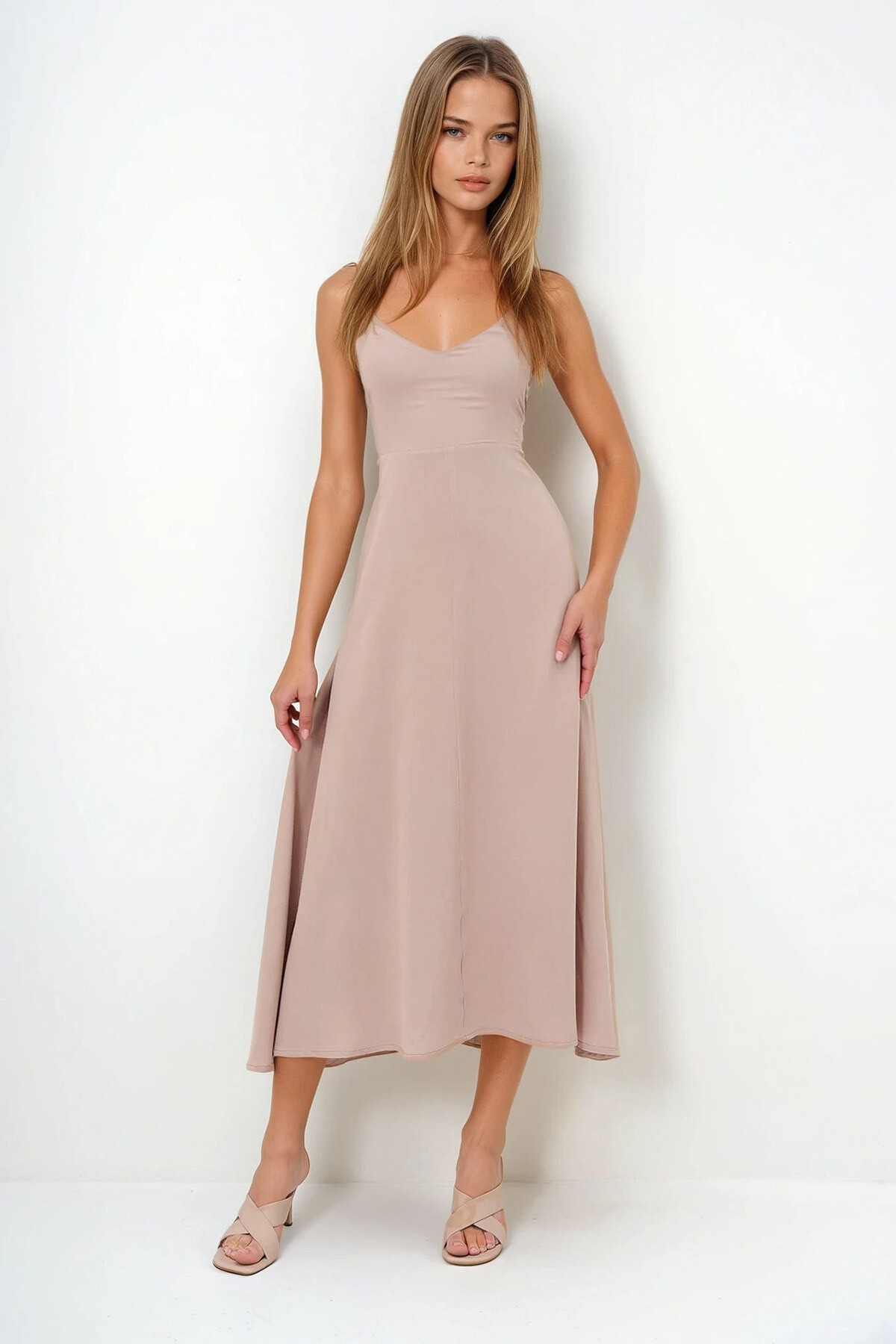 Bej İp Askılı Sırtı Bağlama Detaylı Maxi Boy Yazlık Elbise