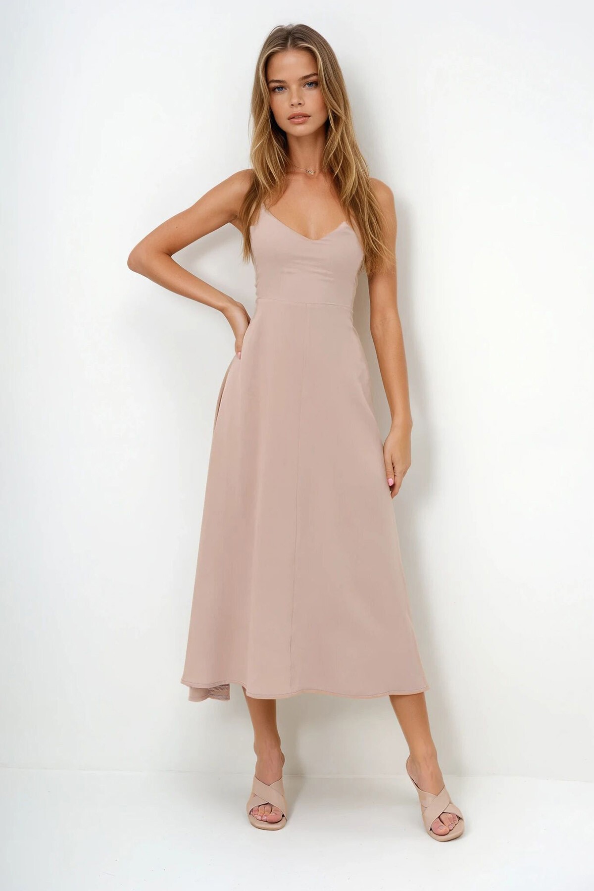 Bej İp Askılı Sırtı Bağlama Detaylı Maxi Boy Yazlık Elbise