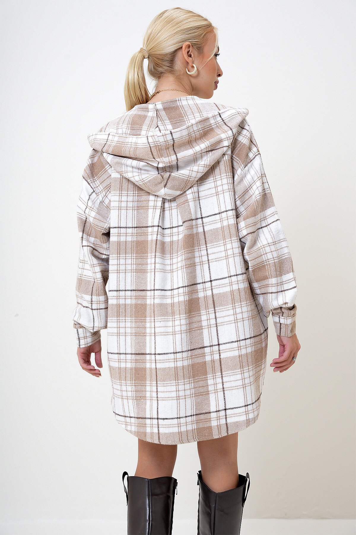 Bej Kapüşonlu Çift Cepli Oversize Ekoseli Uzun Gömlek