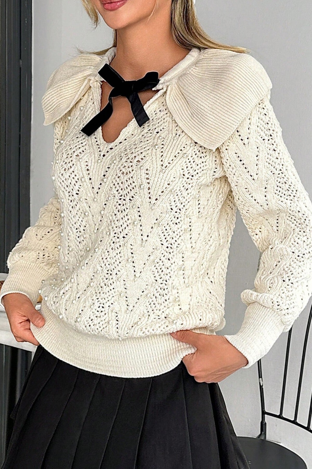 Bej Kurdela Detaylı Triko Kazak