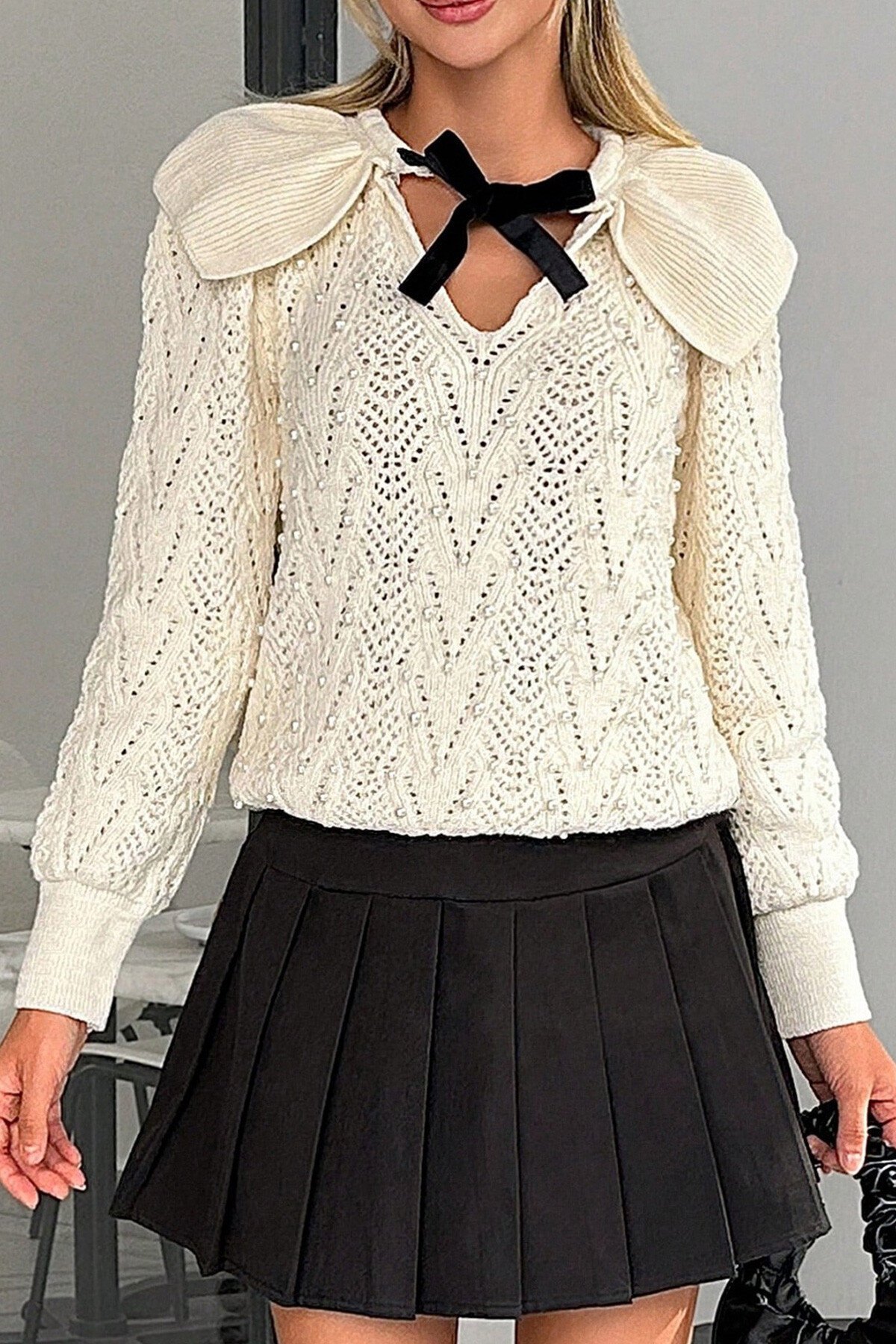 Bej Kurdela Detaylı Triko Kazak