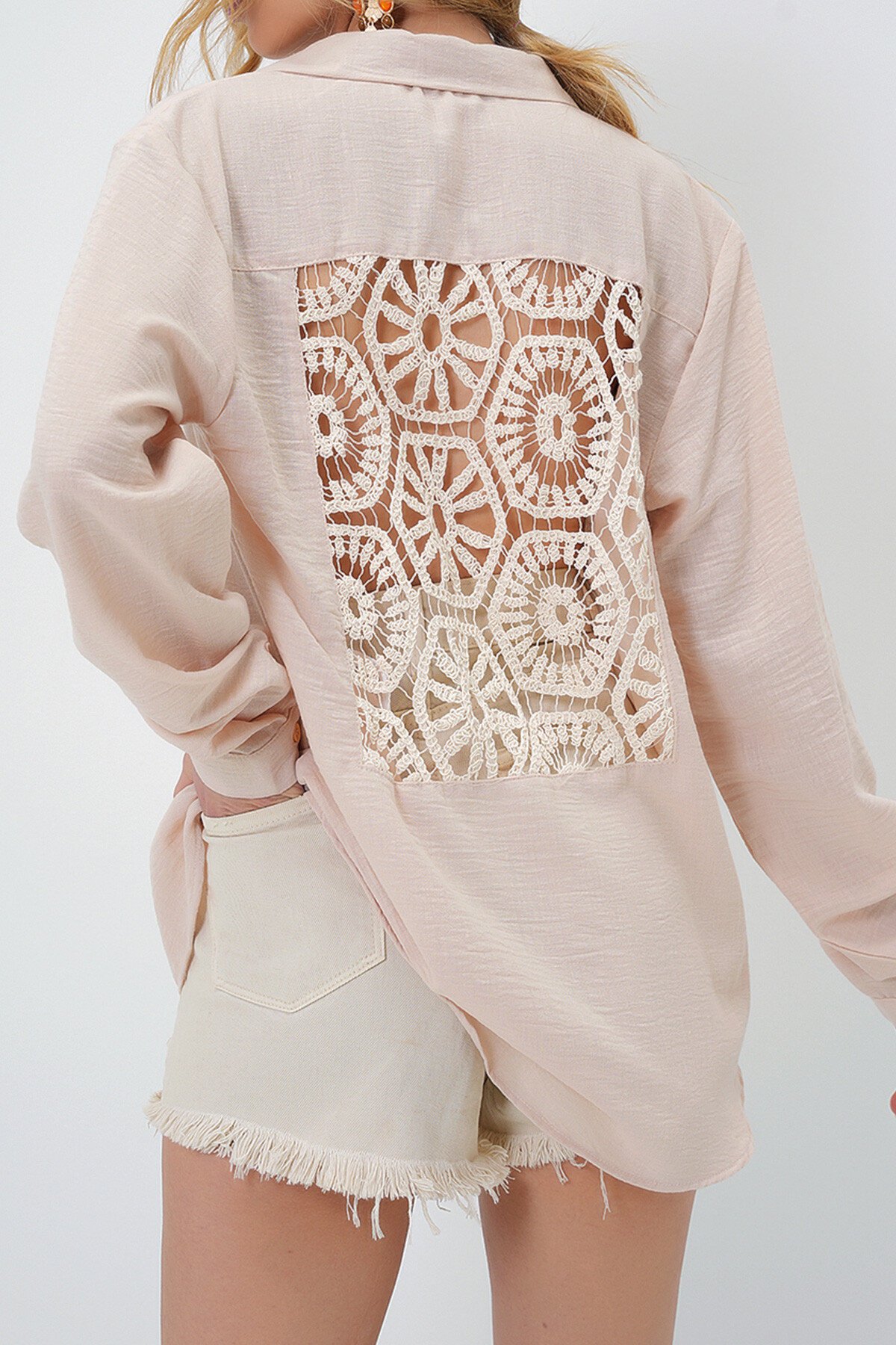 Bej Patı Ve Sırtı Dantel Detaylı Keten Gömlek