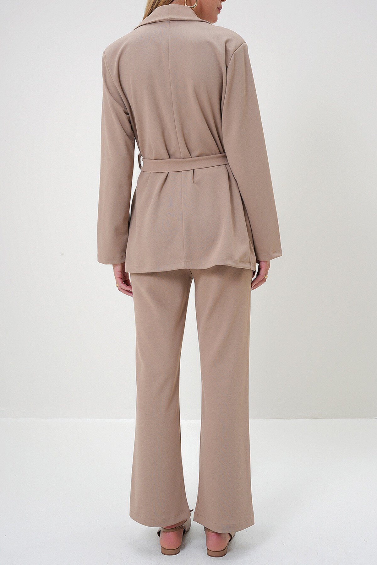 Bej Şal Yaka Kendinden Kemerli Ceket Ve Palazzo Pantolon Takım