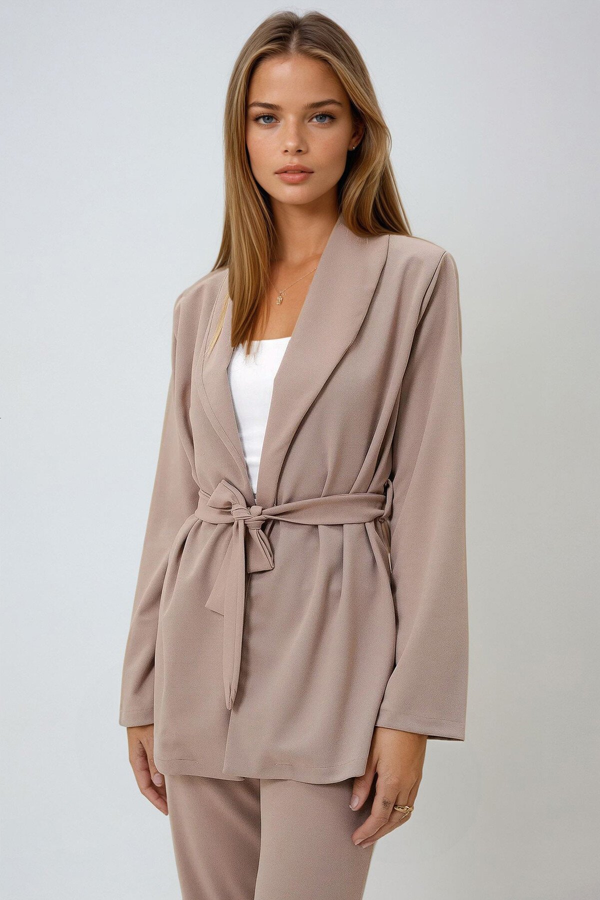 Bej Şal Yaka Kendinden Kemerli Ceket Ve Palazzo Pantolon Takım