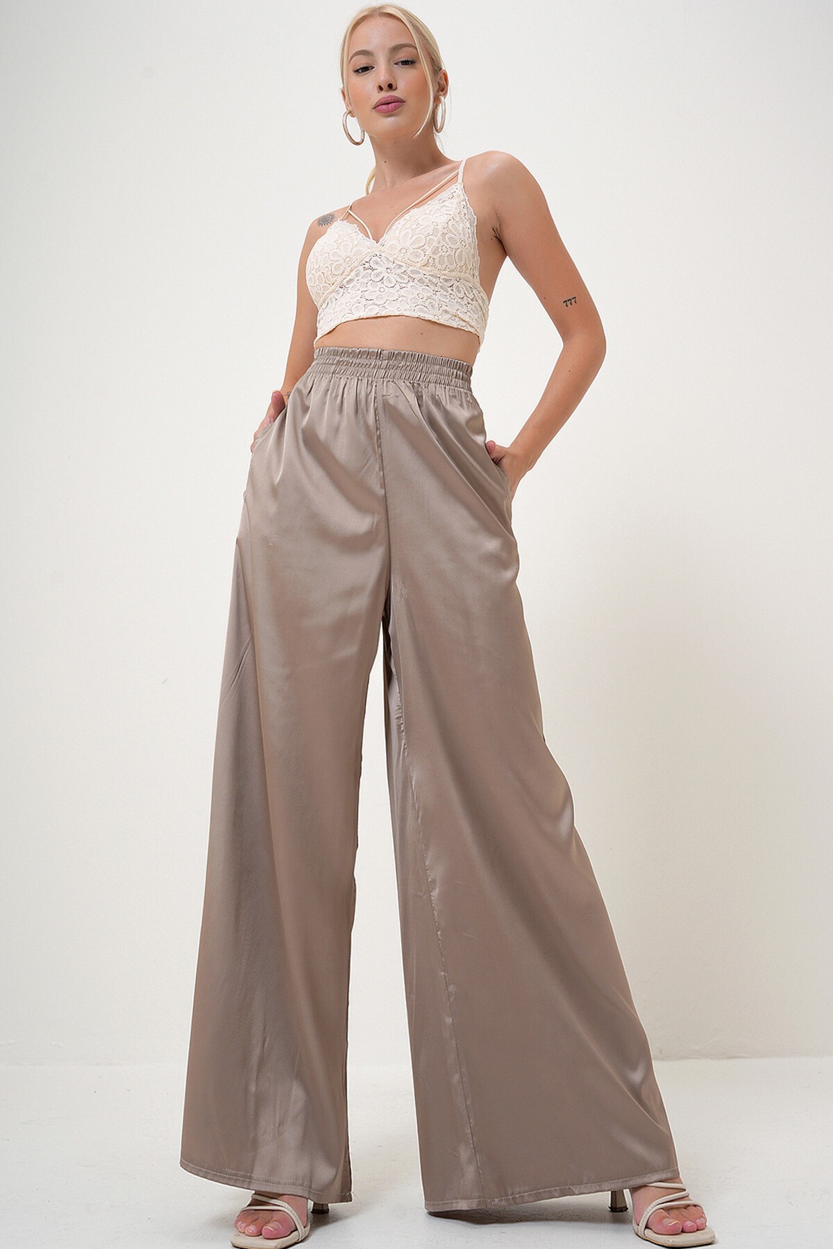 Bej Yüksek Bel Beli Lastikli Çift Cepli Saten Palazzo Pantolon