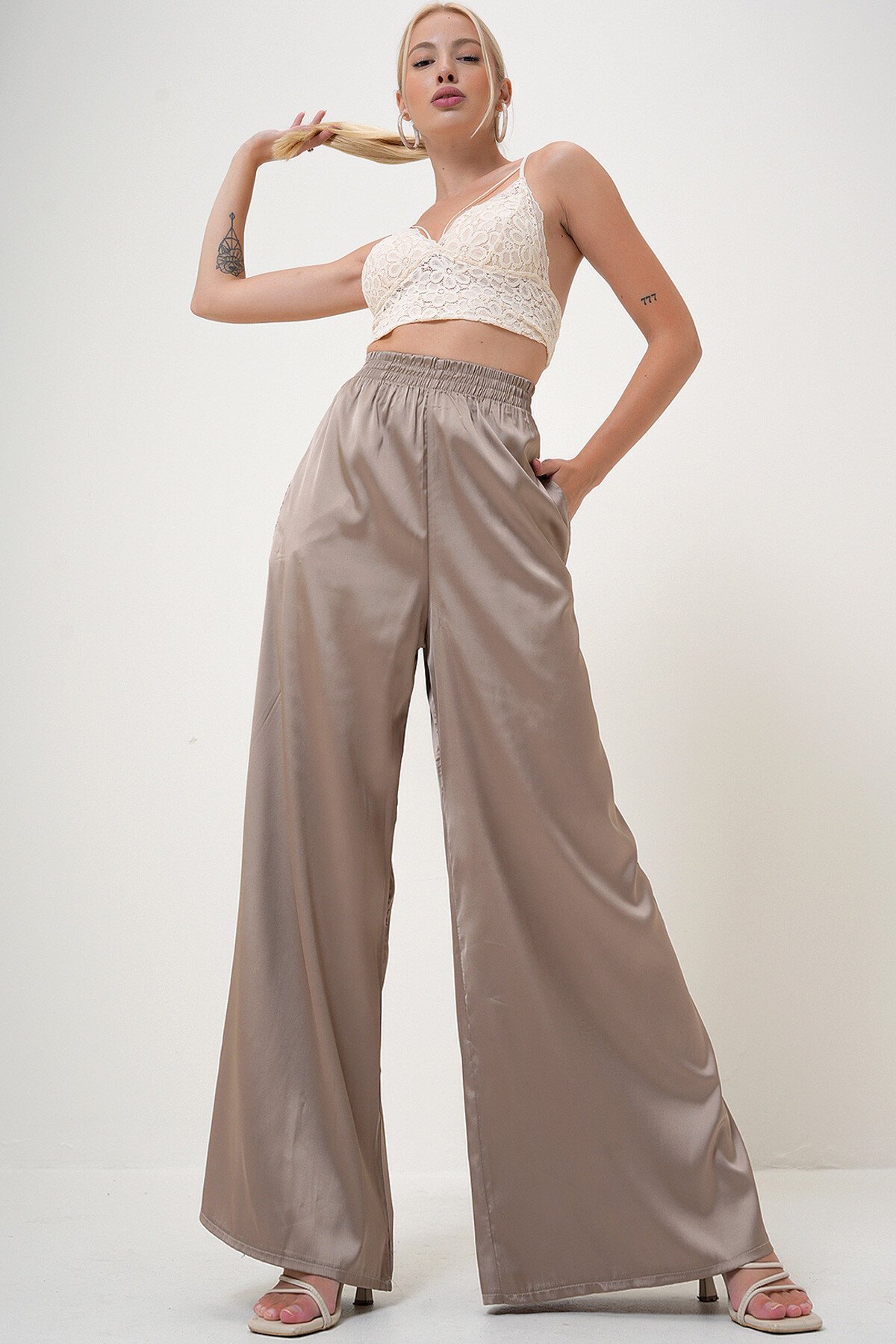 Bej Yüksek Bel Beli Lastikli Çift Cepli Saten Palazzo Pantolon