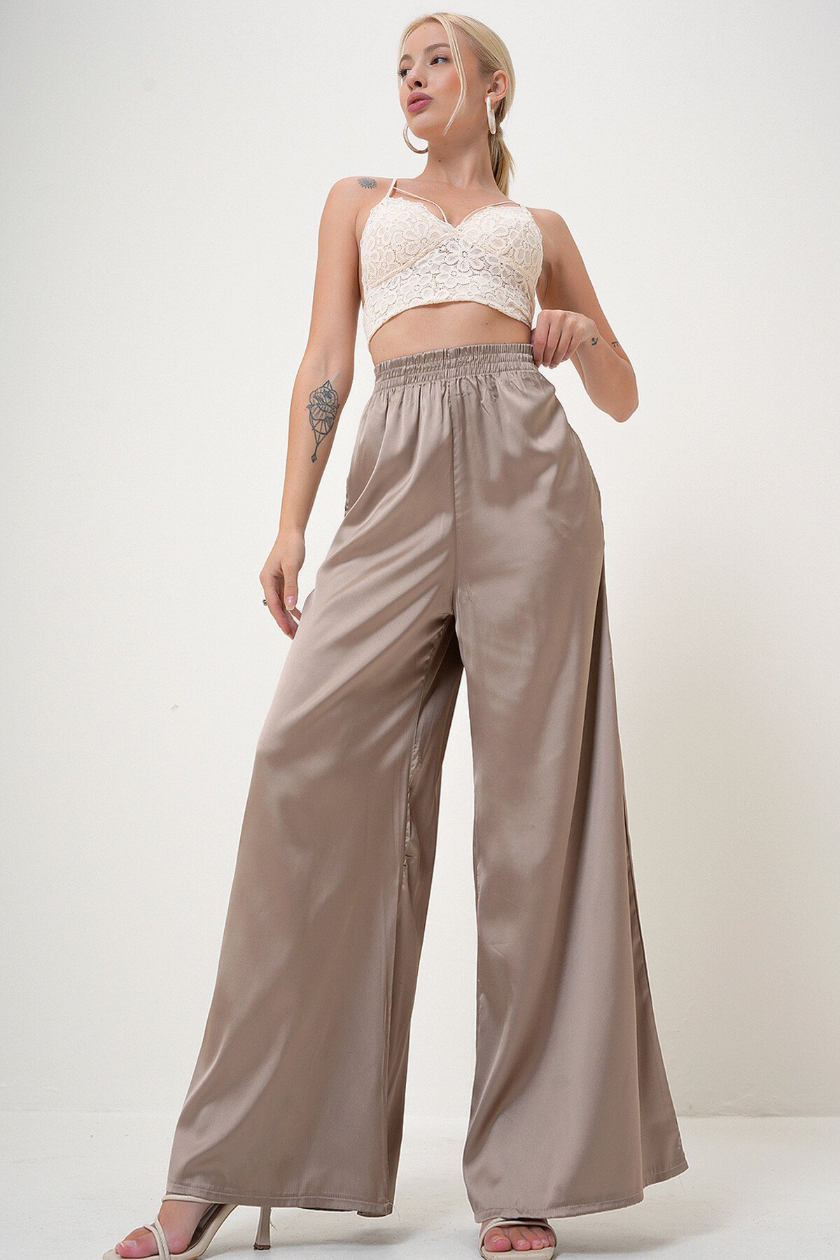 Bej Yüksek Bel Beli Lastikli Çift Cepli Saten Palazzo Pantolon