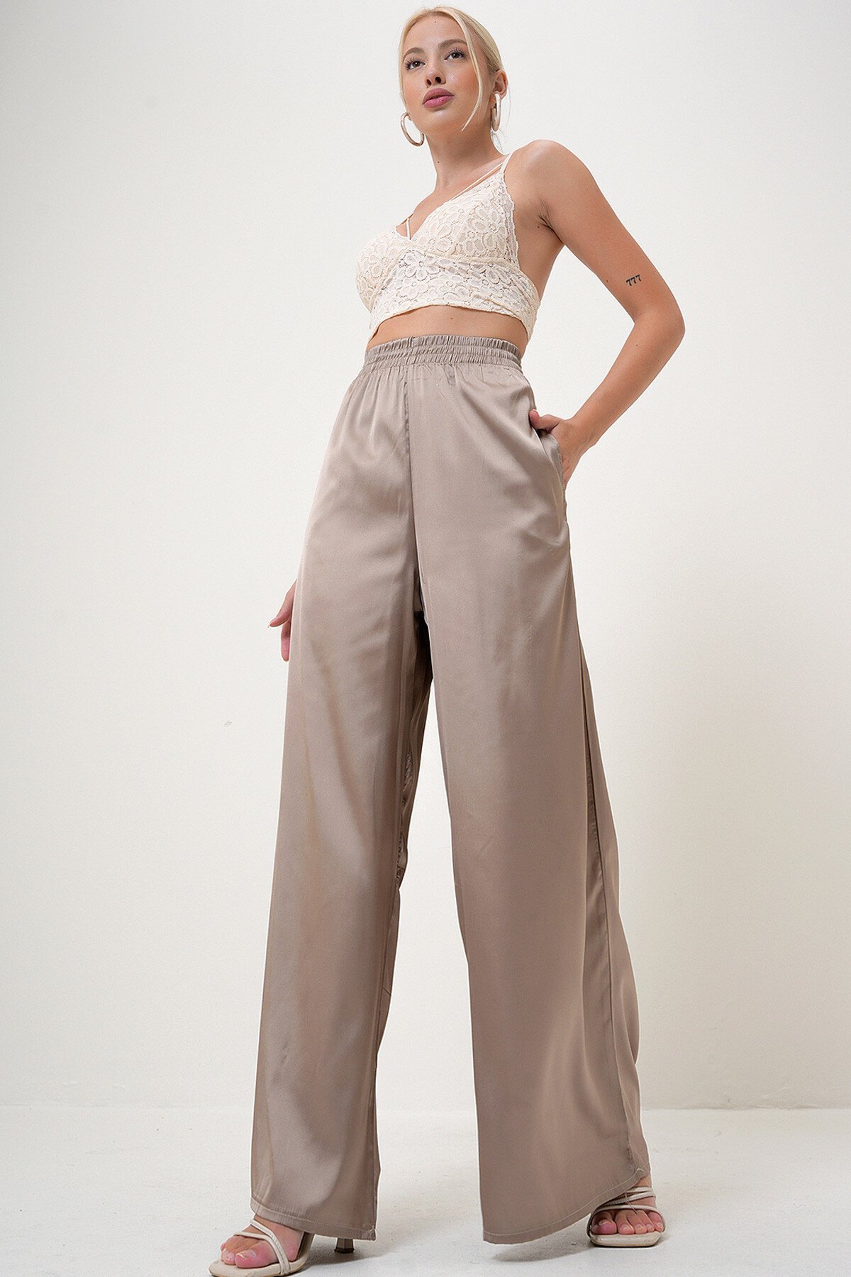 Bej Yüksek Bel Beli Lastikli Çift Cepli Saten Palazzo Pantolon
