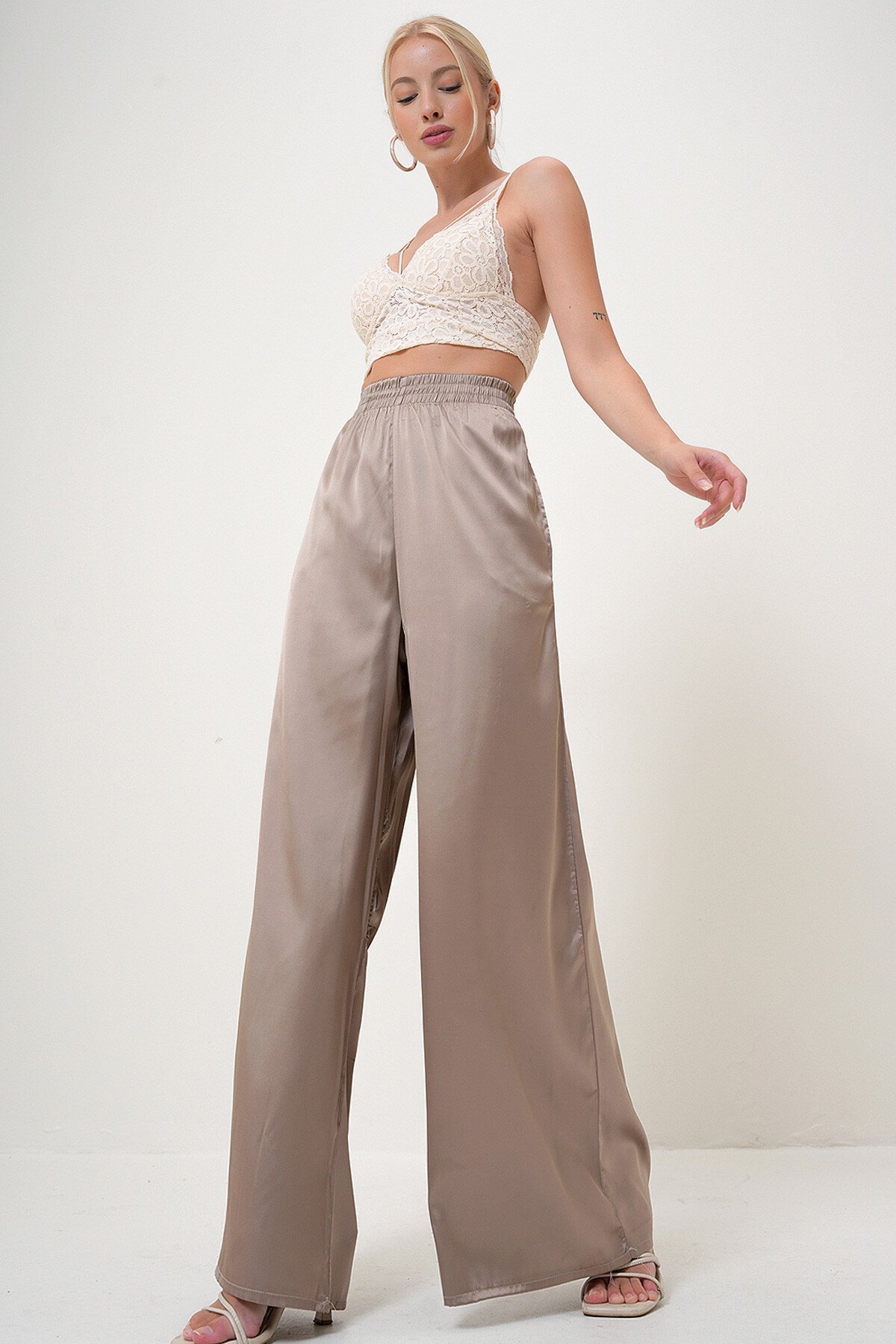 Bej Yüksek Bel Beli Lastikli Çift Cepli Saten Palazzo Pantolon