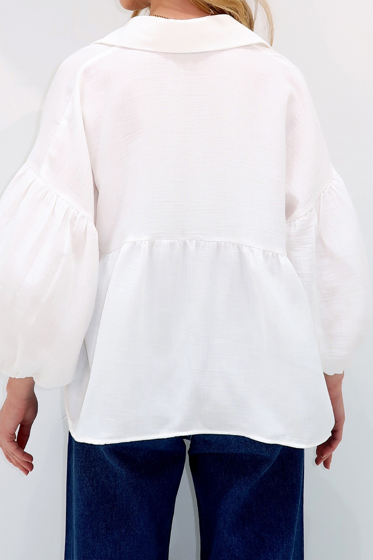 Beyaz Balon Kol Lastikli Eteği Volanlı Keten Gömlek