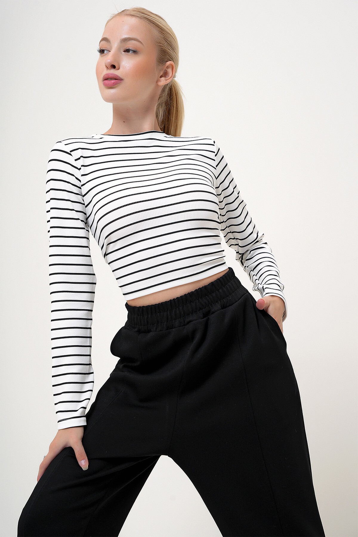 Beyaz Bisikklet Yaka Çizgili Fitilli Bluz