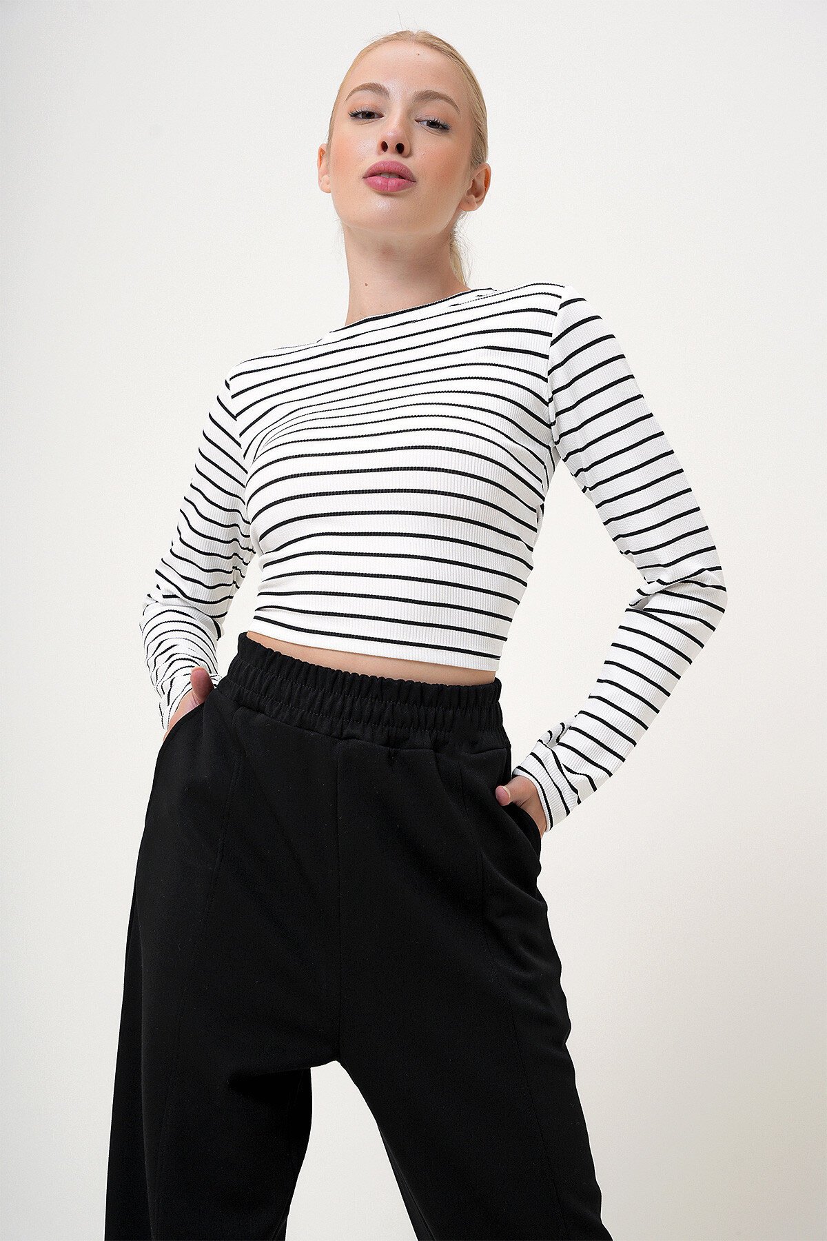 Beyaz Bisikklet Yaka Çizgili Fitilli Bluz