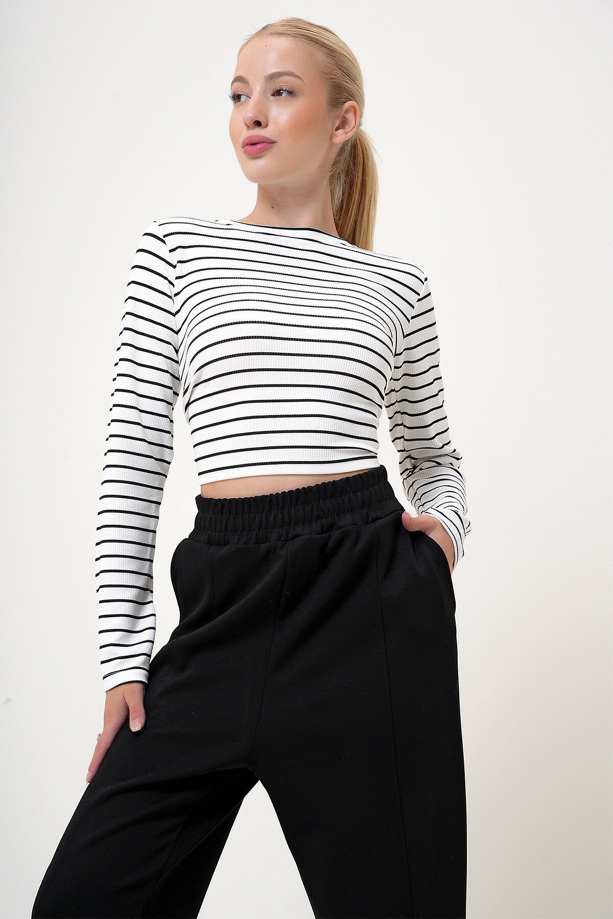 Beyaz Bisikklet Yaka Çizgili Fitilli Bluz