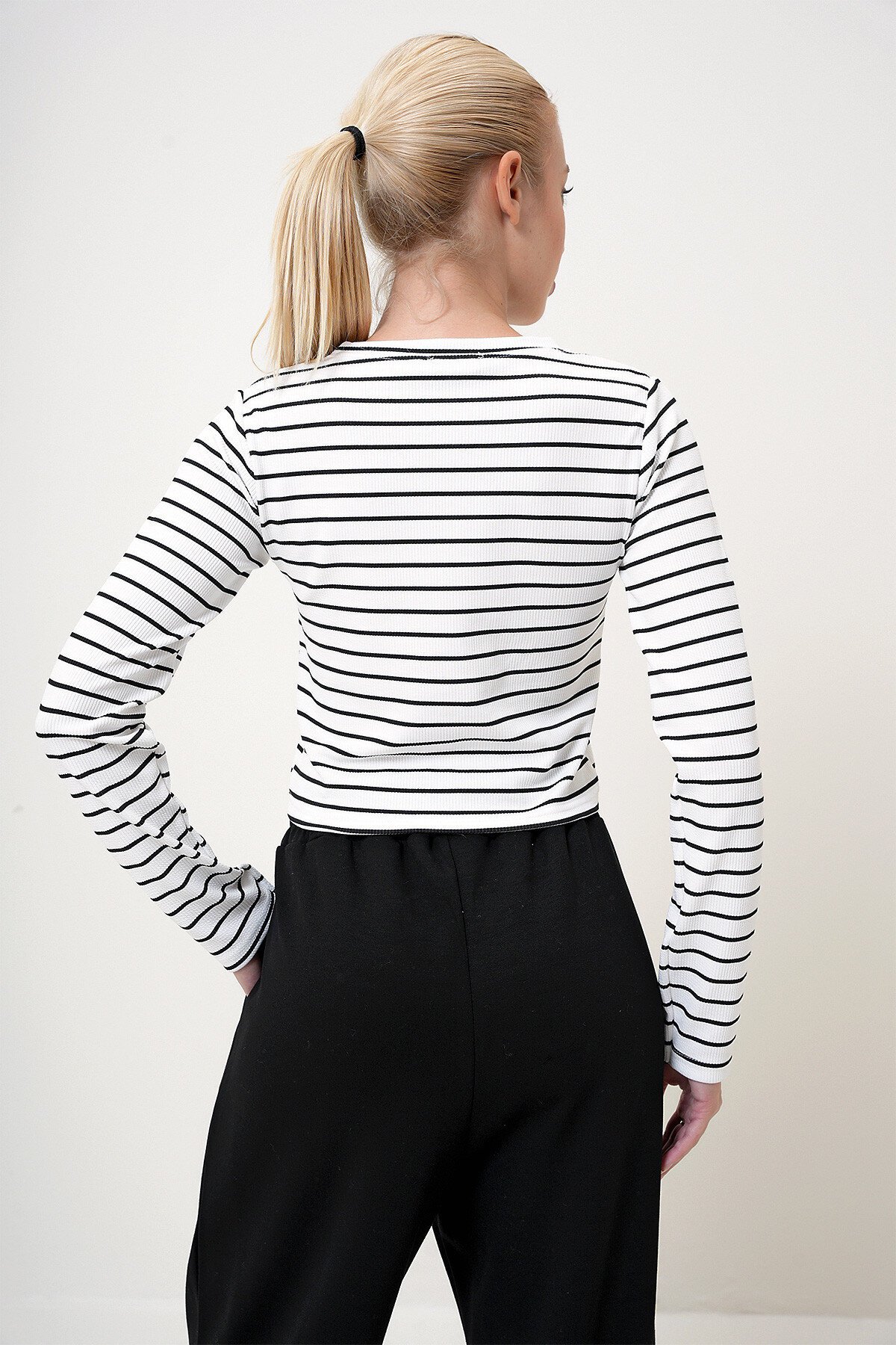 Beyaz Bisikklet Yaka Çizgili Fitilli Bluz