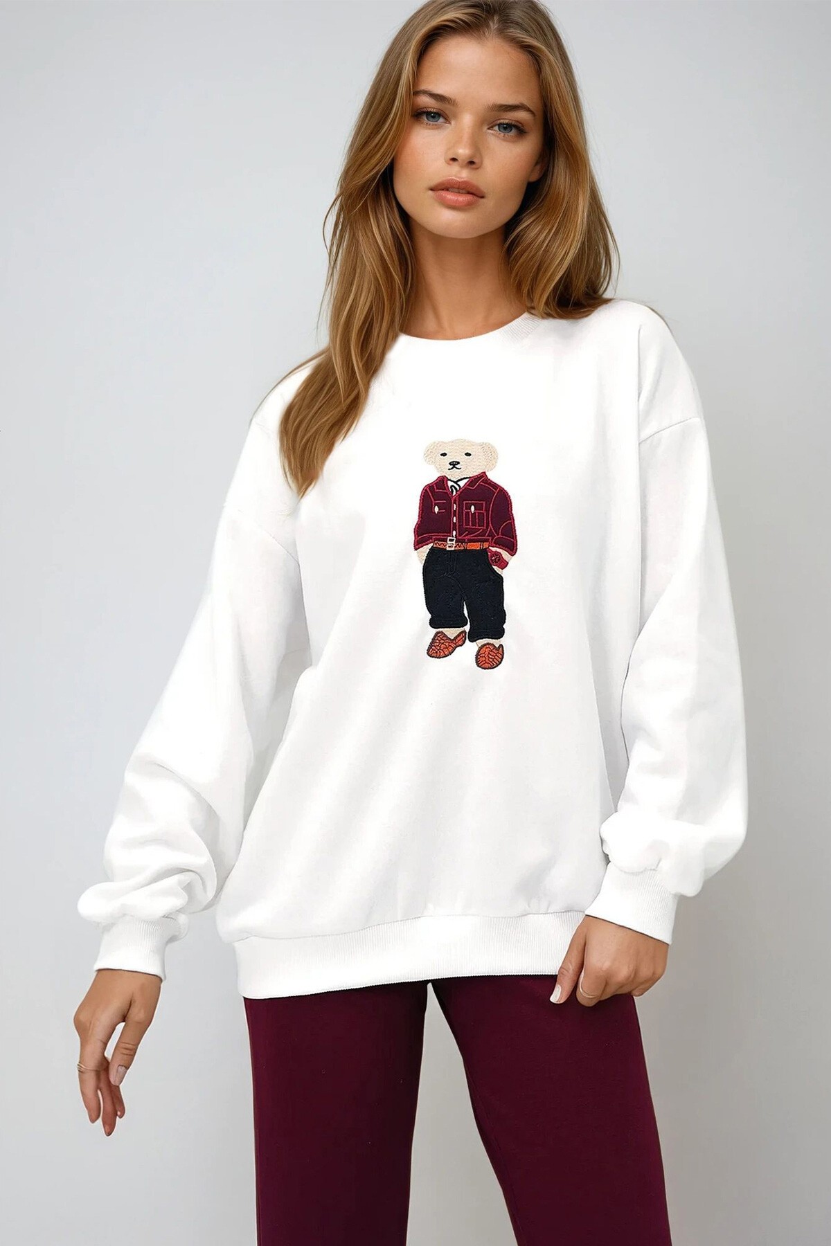 Beyaz Bisiklet Yaka Ayıcık Motifli Şardonlu Kumaş Kışlık Sweatshırt