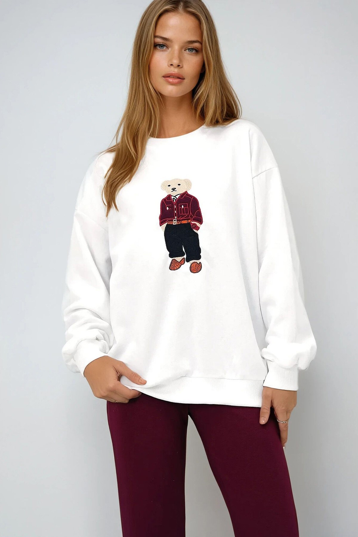 Beyaz Bisiklet Yaka Ayıcık Motifli Şardonlu Kumaş Kışlık Sweatshırt