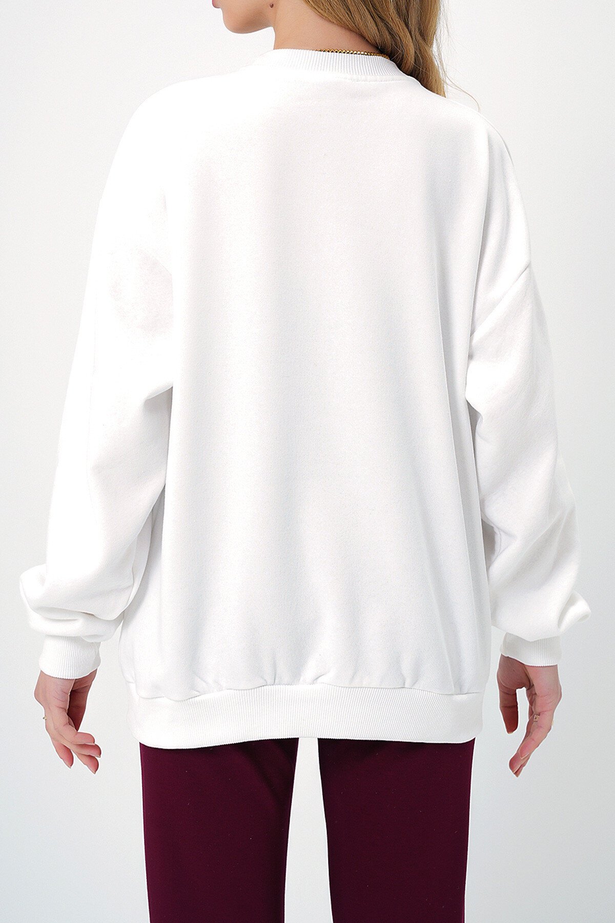 Beyaz Bisiklet Yaka Ayıcık Motifli Şardonlu Kumaş Kışlık Sweatshırt