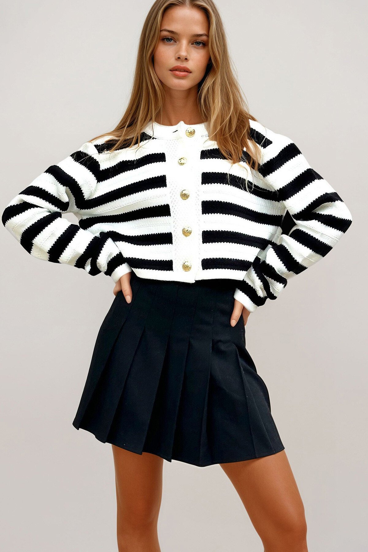 Beyaz Bisiklet Yaka Çizgili Gold Düğmeli Örme Triko Hırka