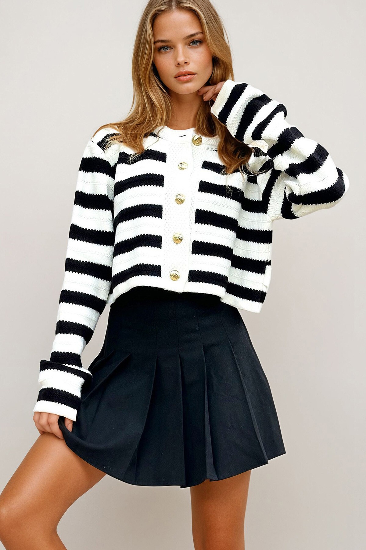 Beyaz Bisiklet Yaka Çizgili Gold Düğmeli Örme Triko Hırka