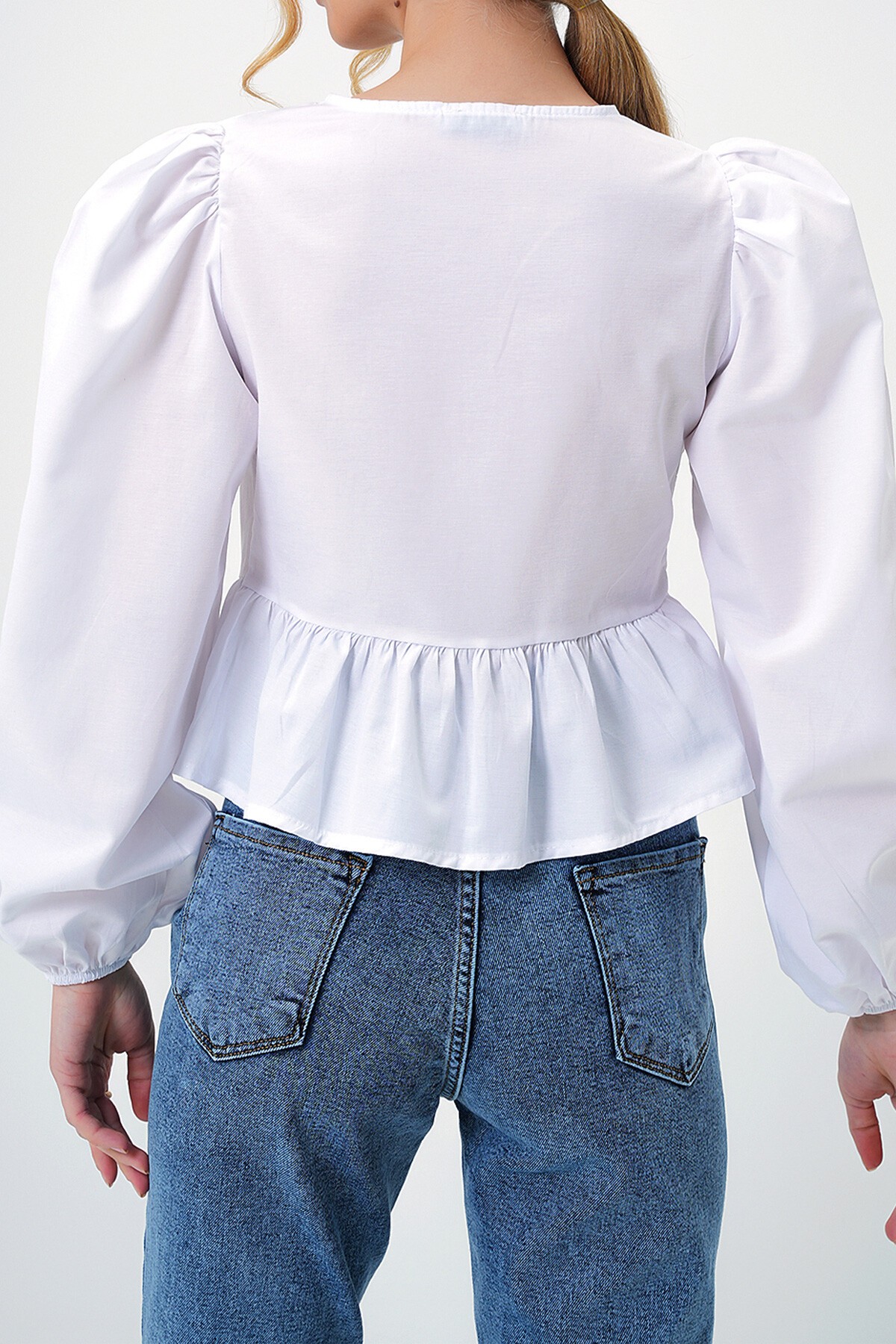 Beyaz Bisiklet Yaka Fiyonk Bağlamalı Prenses Kol Poplin Bluz