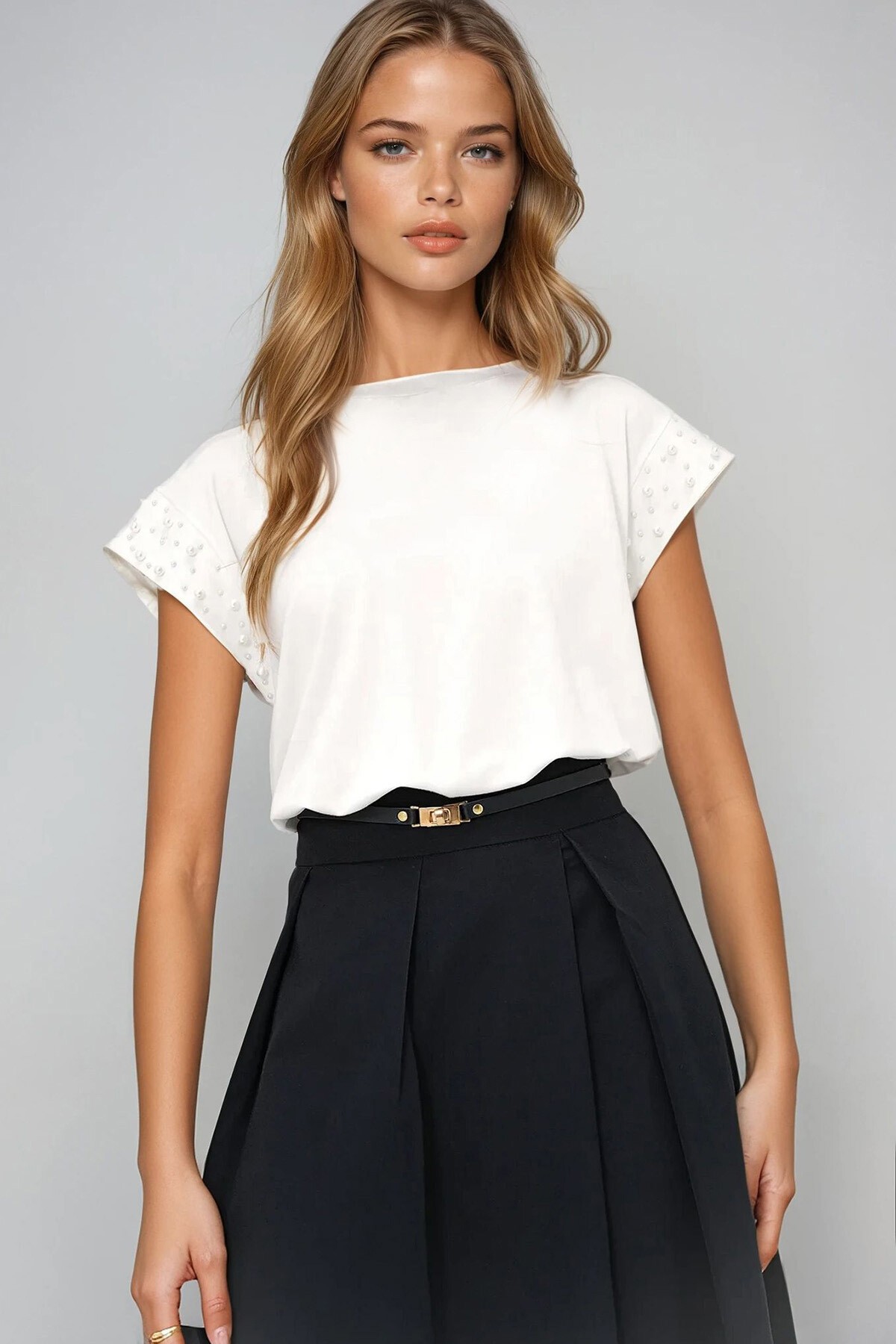 Beyaz Bisiklet Yaka İnci Çakımlı Kolsuz Sandy Bluz