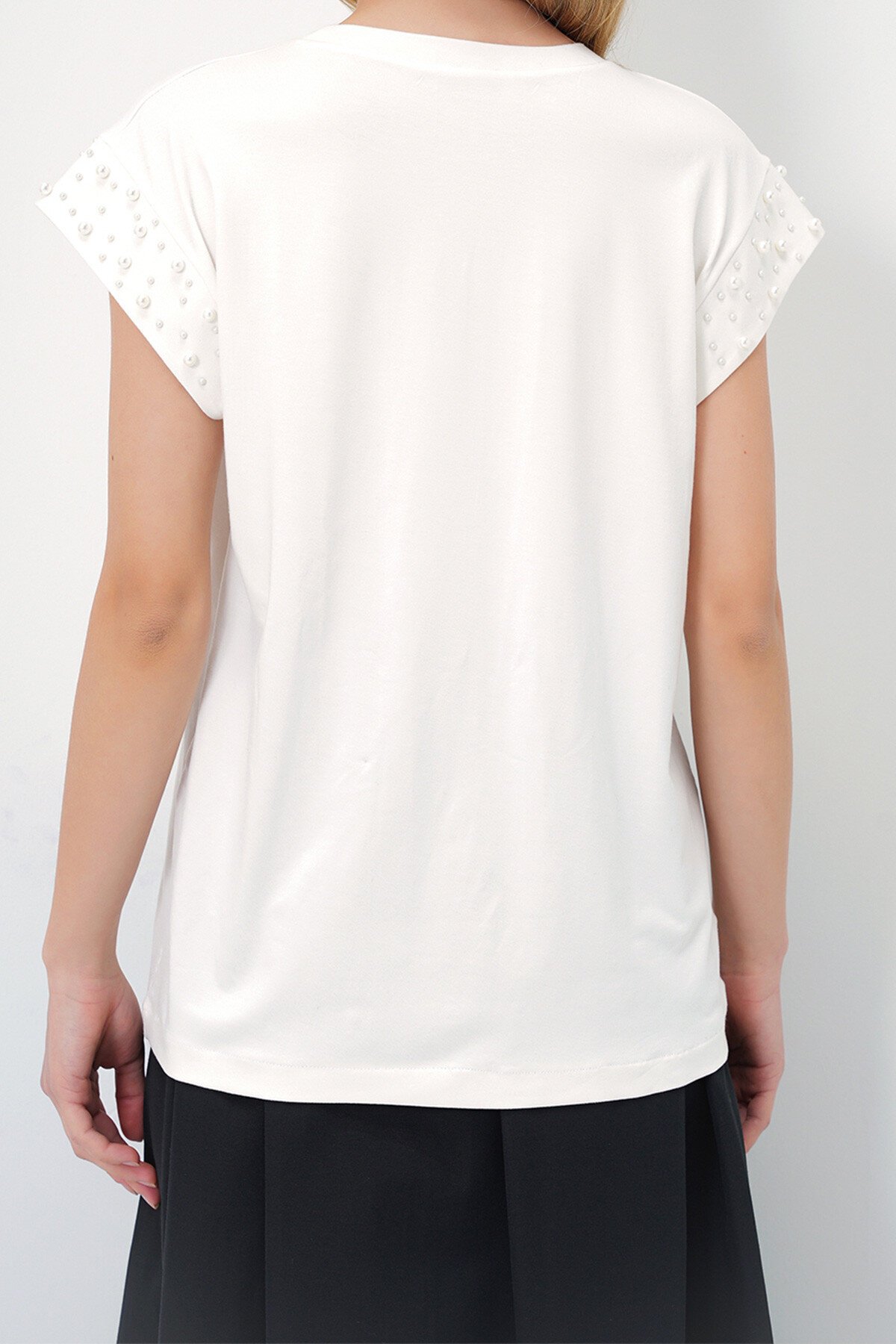 Beyaz Bisiklet Yaka İnci Çakımlı Kolsuz Sandy Bluz