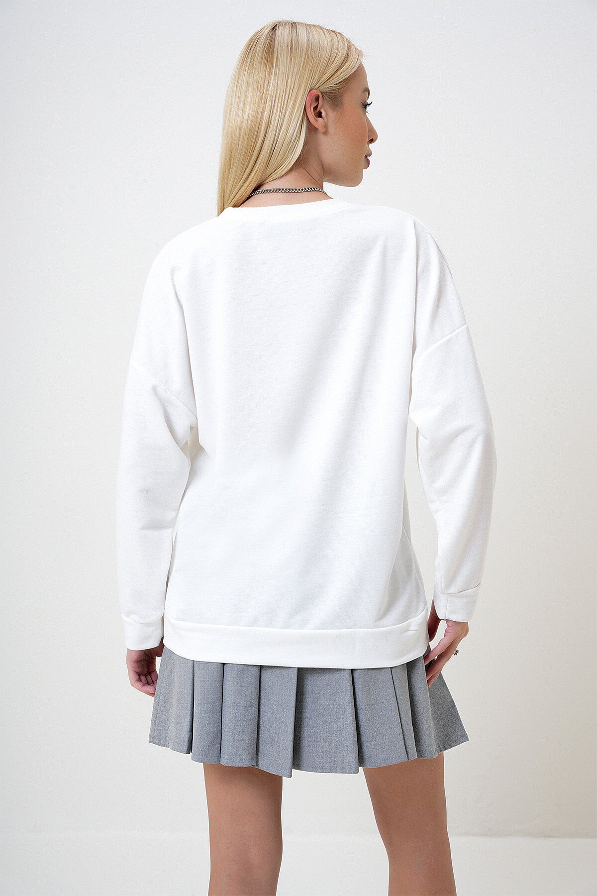 Beyaz Bisiklet Yaka Oversize Basic Sweatshirt