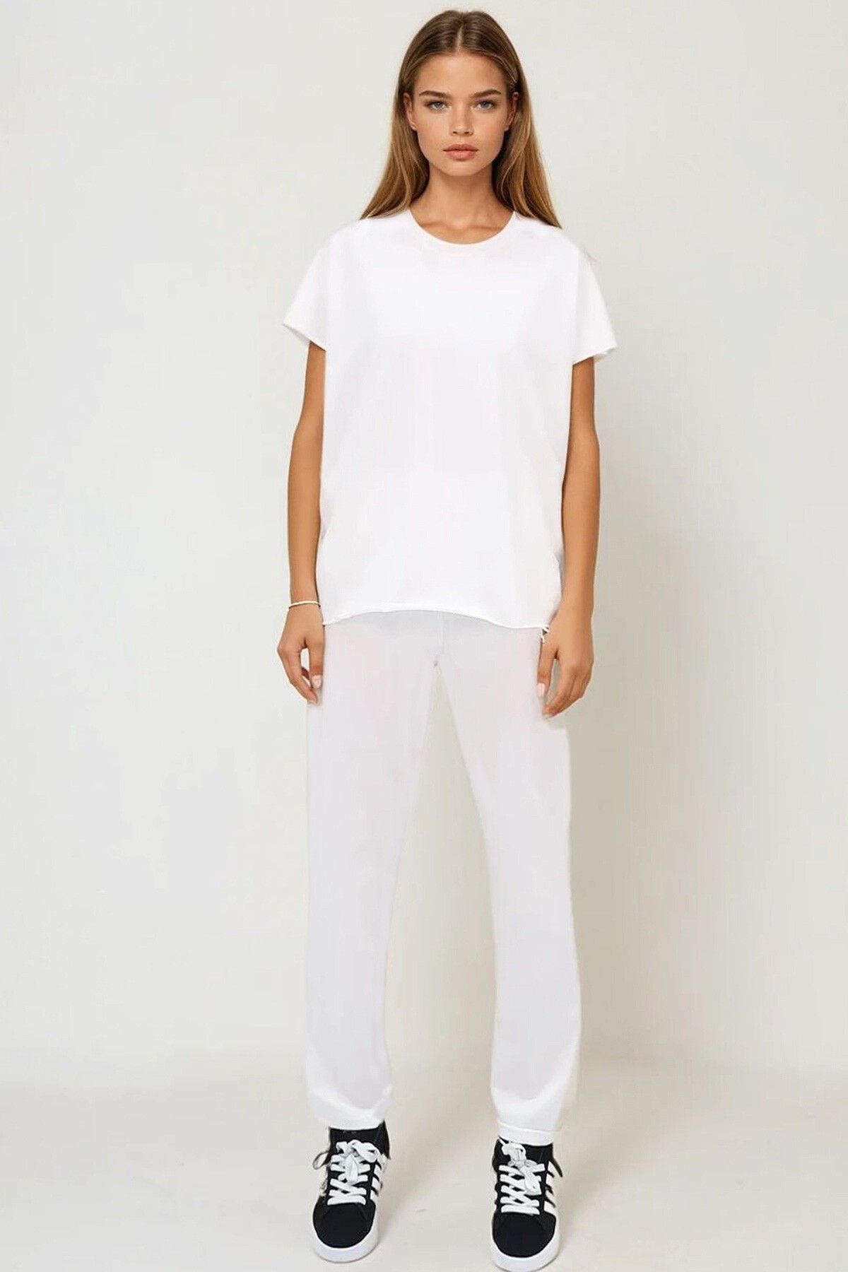 Beyaz Bisiklet Yaka Rahat Kalıp Eşofman Takımı