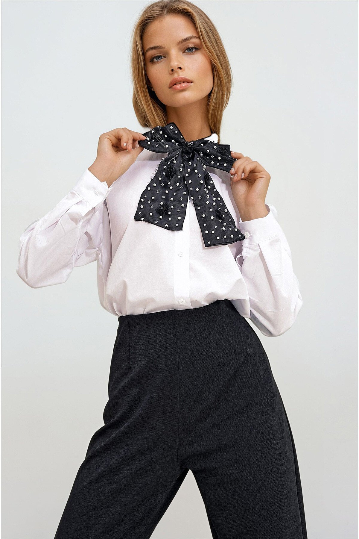 Beyaz Çıkabilen Kurdele Aksesuarlı Oversize Dokuma Gömlek