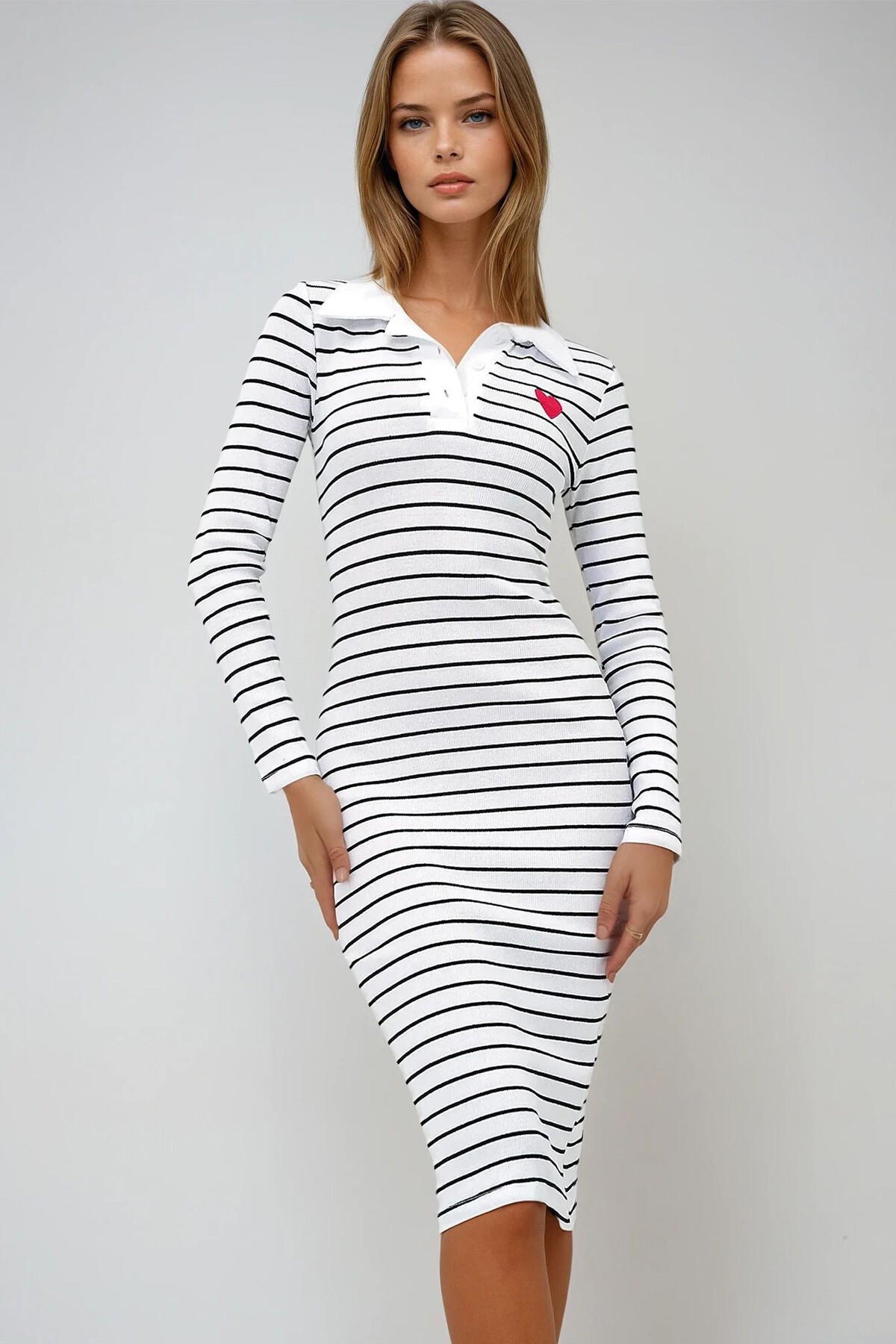 Beyaz Çizgili Polo Yaka Kalp Nakışlı Düğmeli Basic Elbise