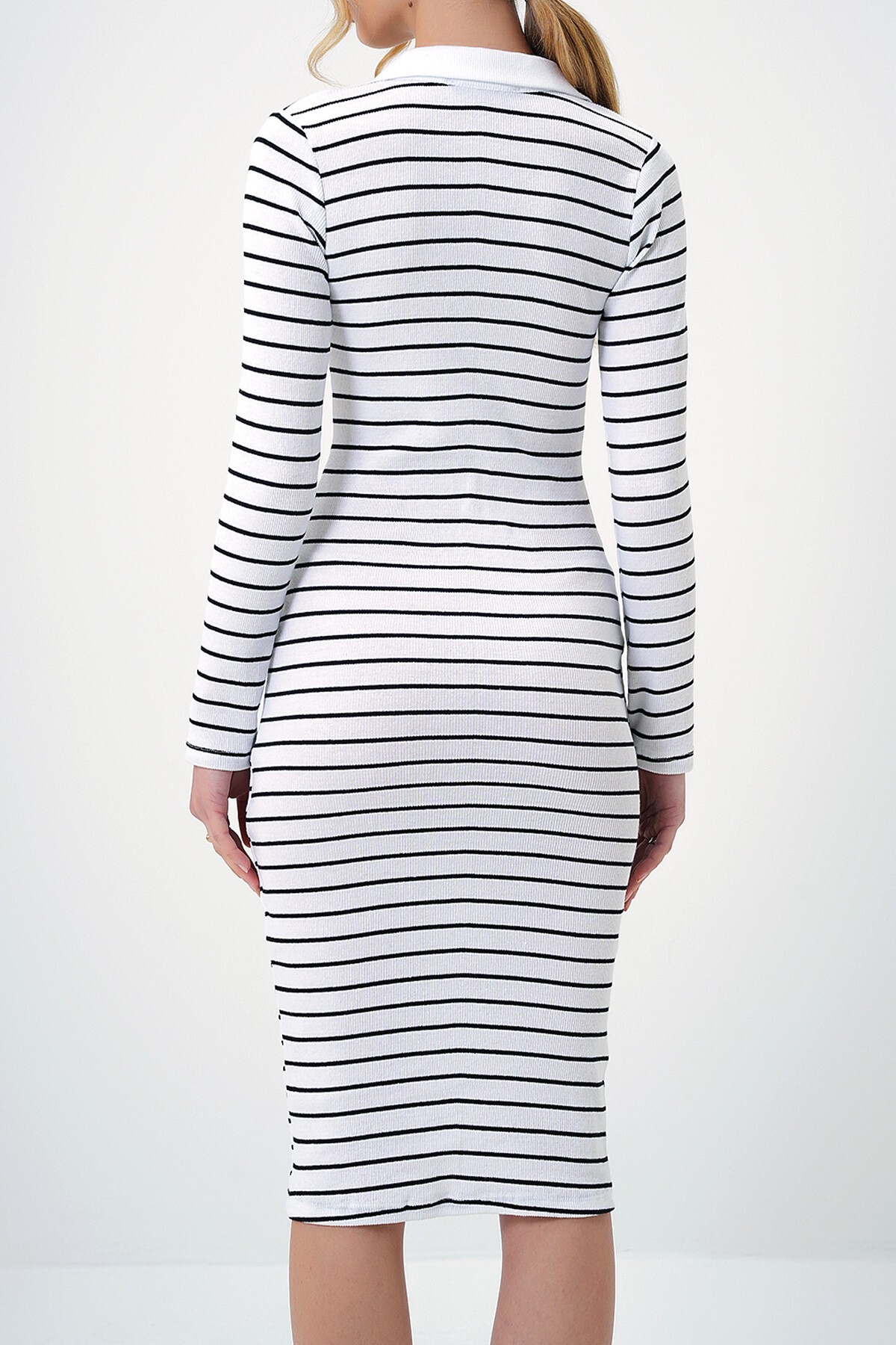 Beyaz Çizgili Polo Yaka Kalp Nakışlı Düğmeli Basic Elbise