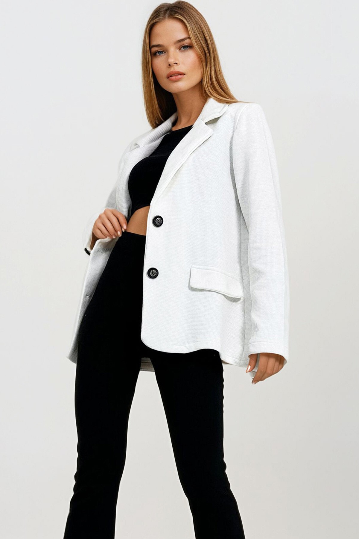 Beyaz Dokulu Düğmeli Blazer Ceket