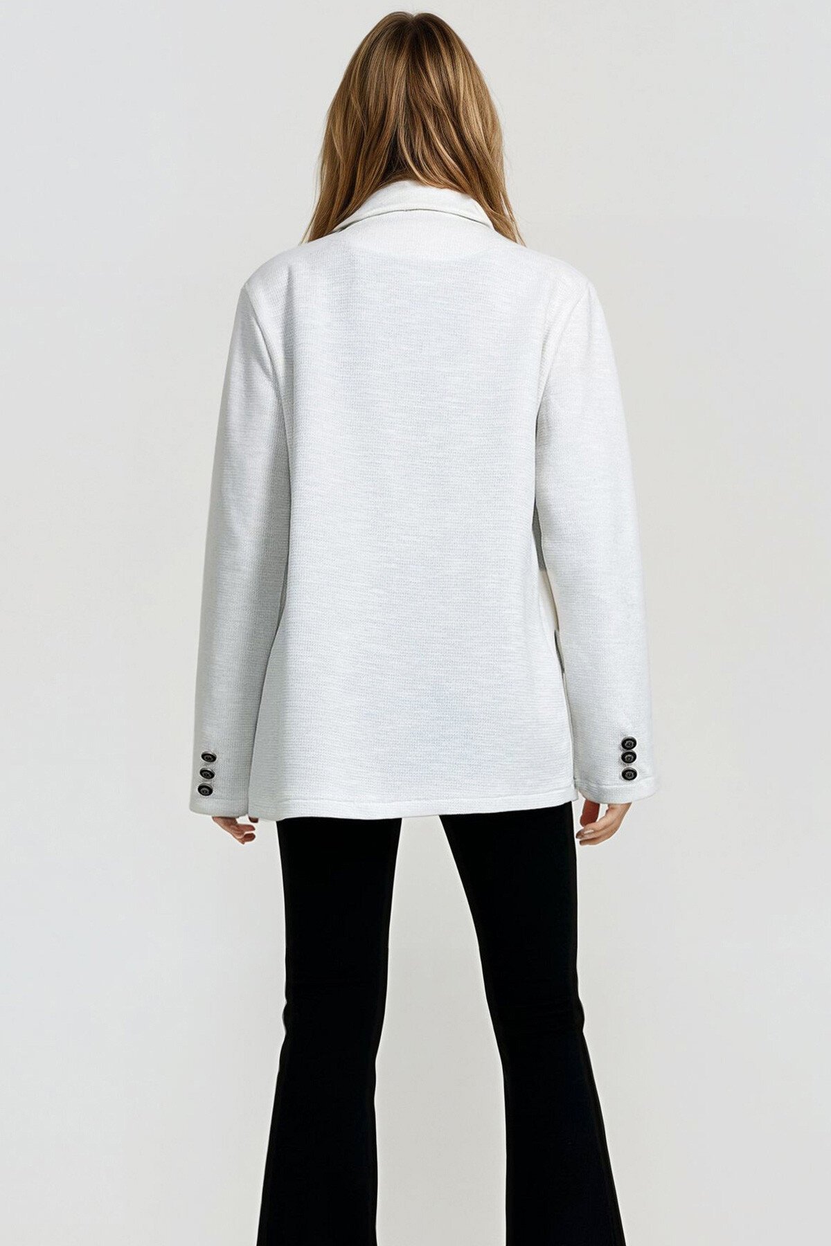 Beyaz Dokulu Düğmeli Blazer Ceket