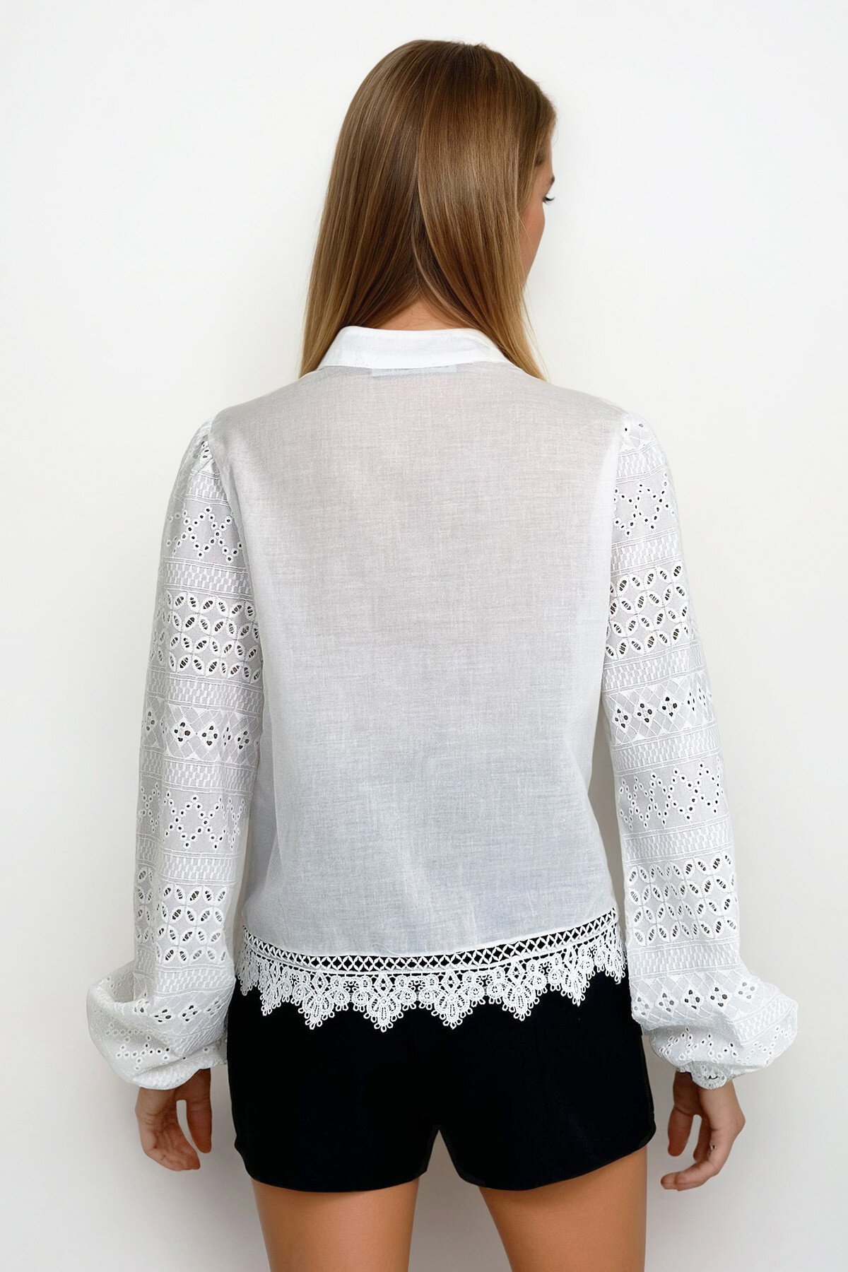 Beyaz Fisto Ve Nakışlı Gömlek