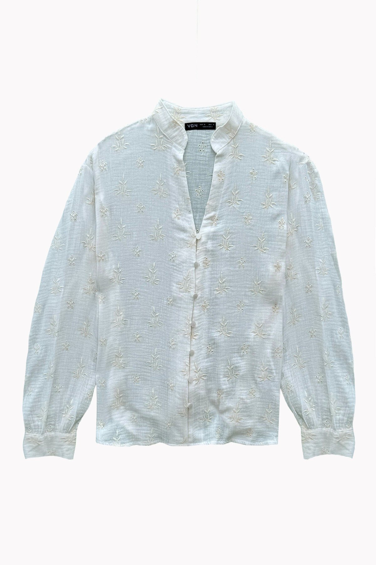 Beyaz Hakim Yaka Nakışlı Gömlek