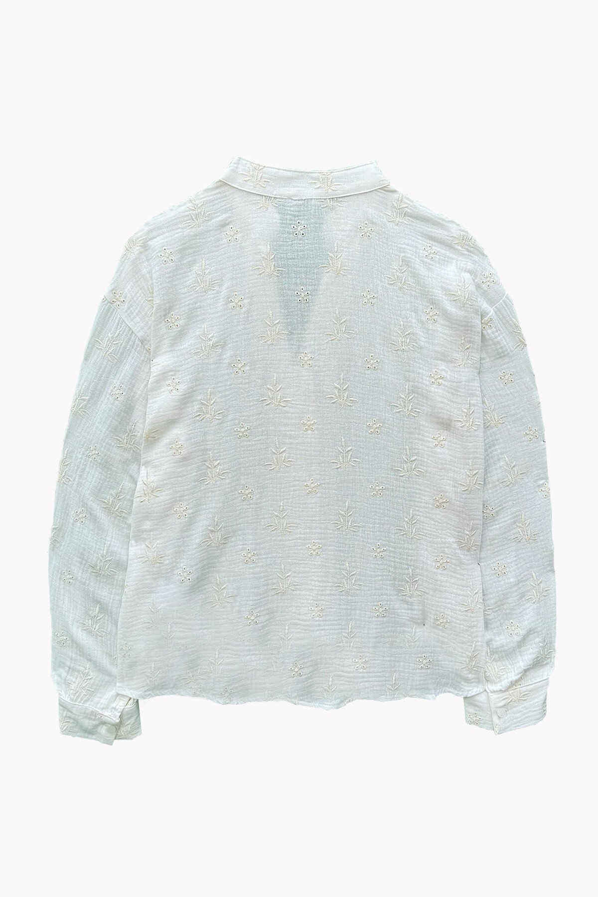 Beyaz Hakim Yaka Nakışlı Gömlek