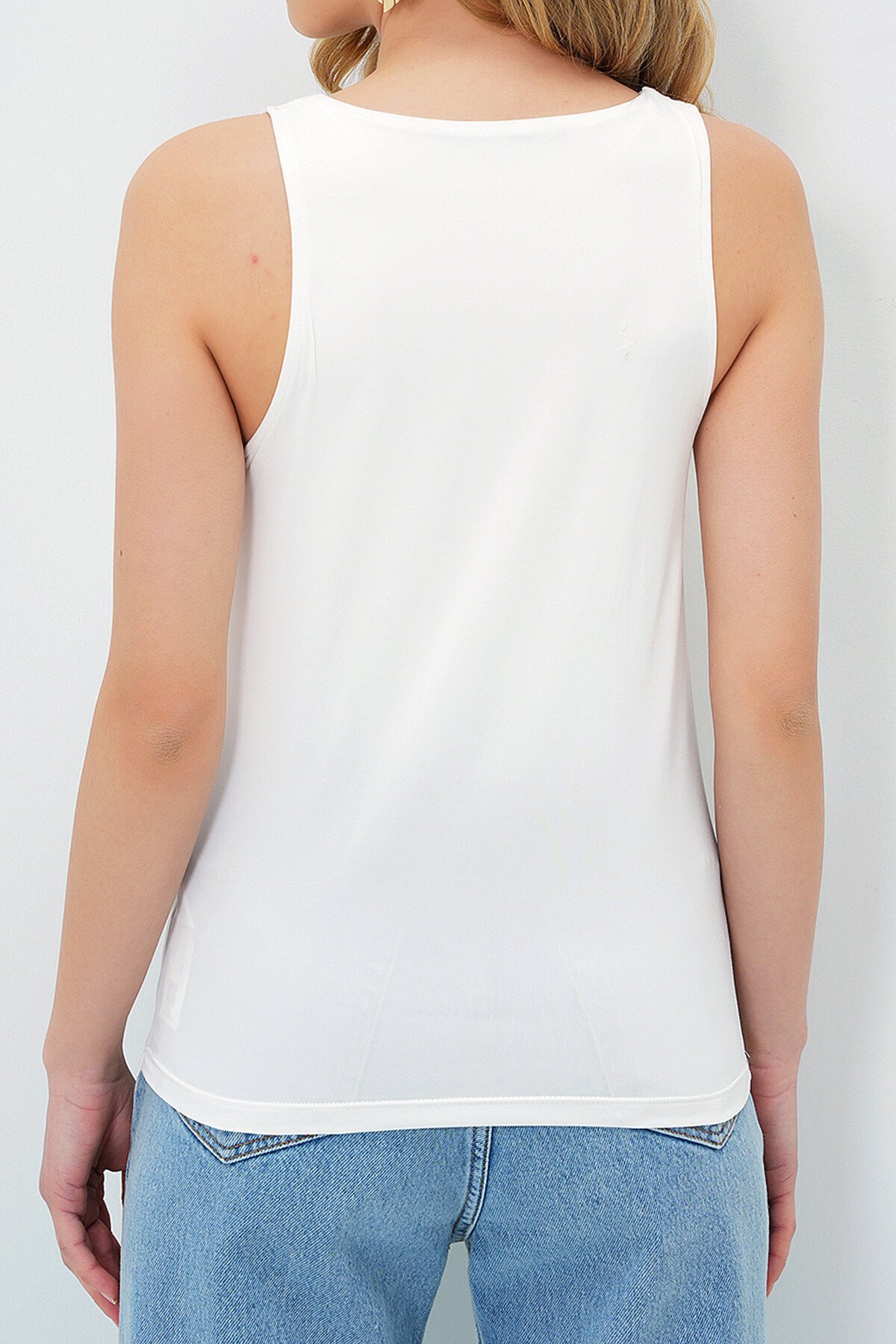 Beyaz İnce Askılı Sandy Kumaş Bluz