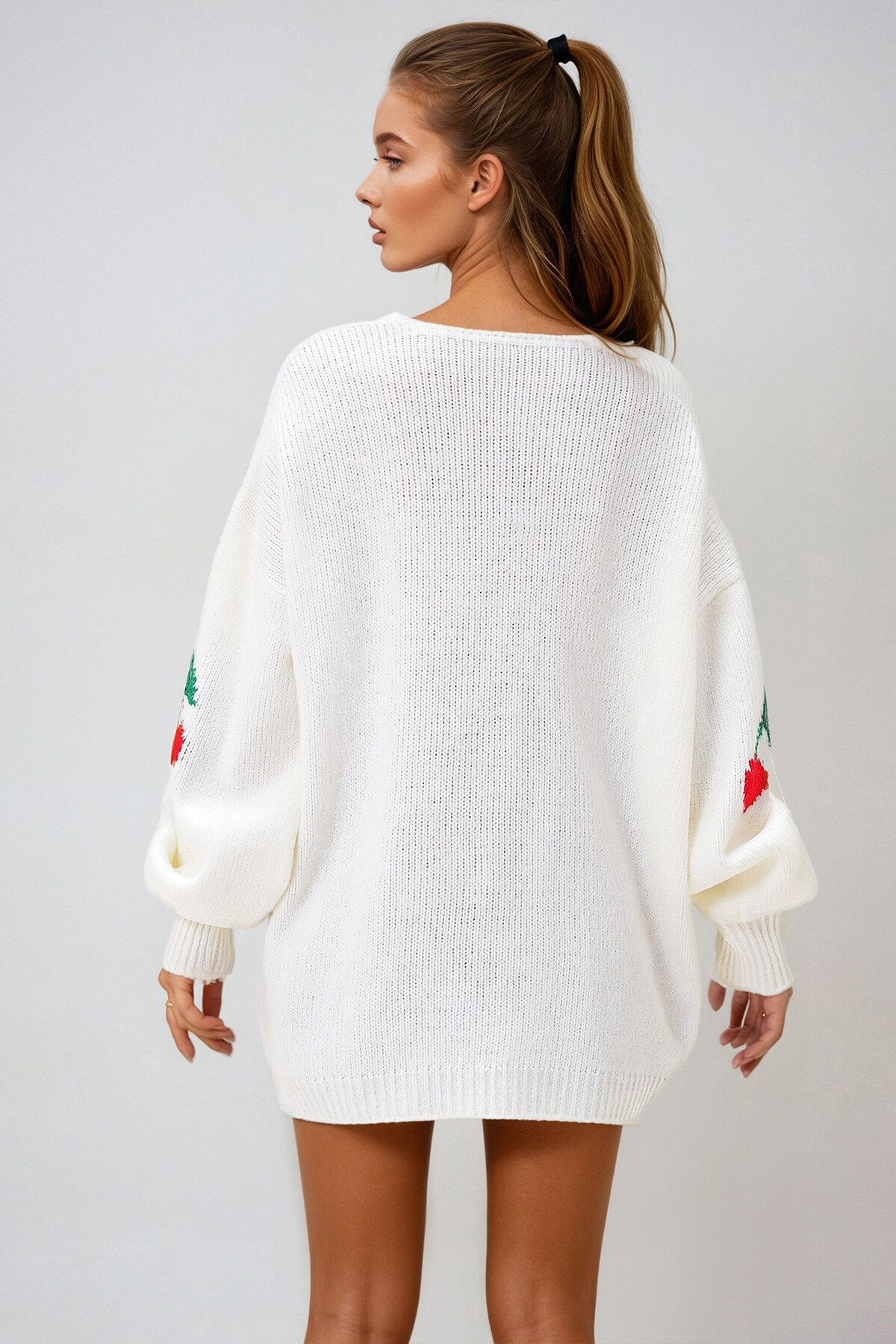 Beyaz Kare Yaka Önden Bağlamalı Kiraz İşlemeli Triko Hırka