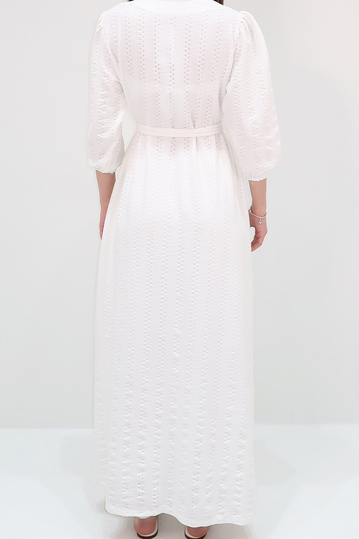 Beyaz Kendinden Dokulu Ajurlu Uzun Pantolonlu Kimono Takım