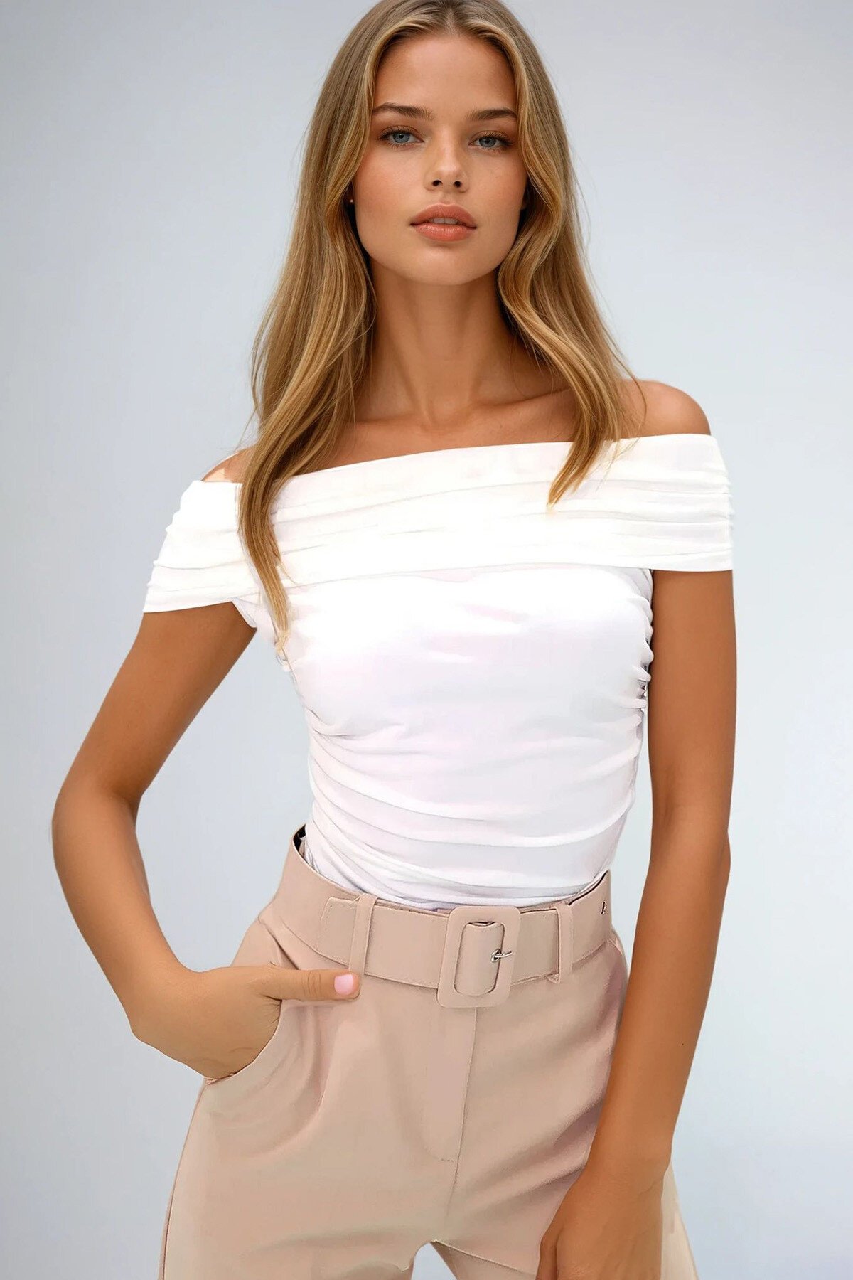 Beyaz Madonna Yaka Yanları Drapeli Kolsuz Sandy Bluz