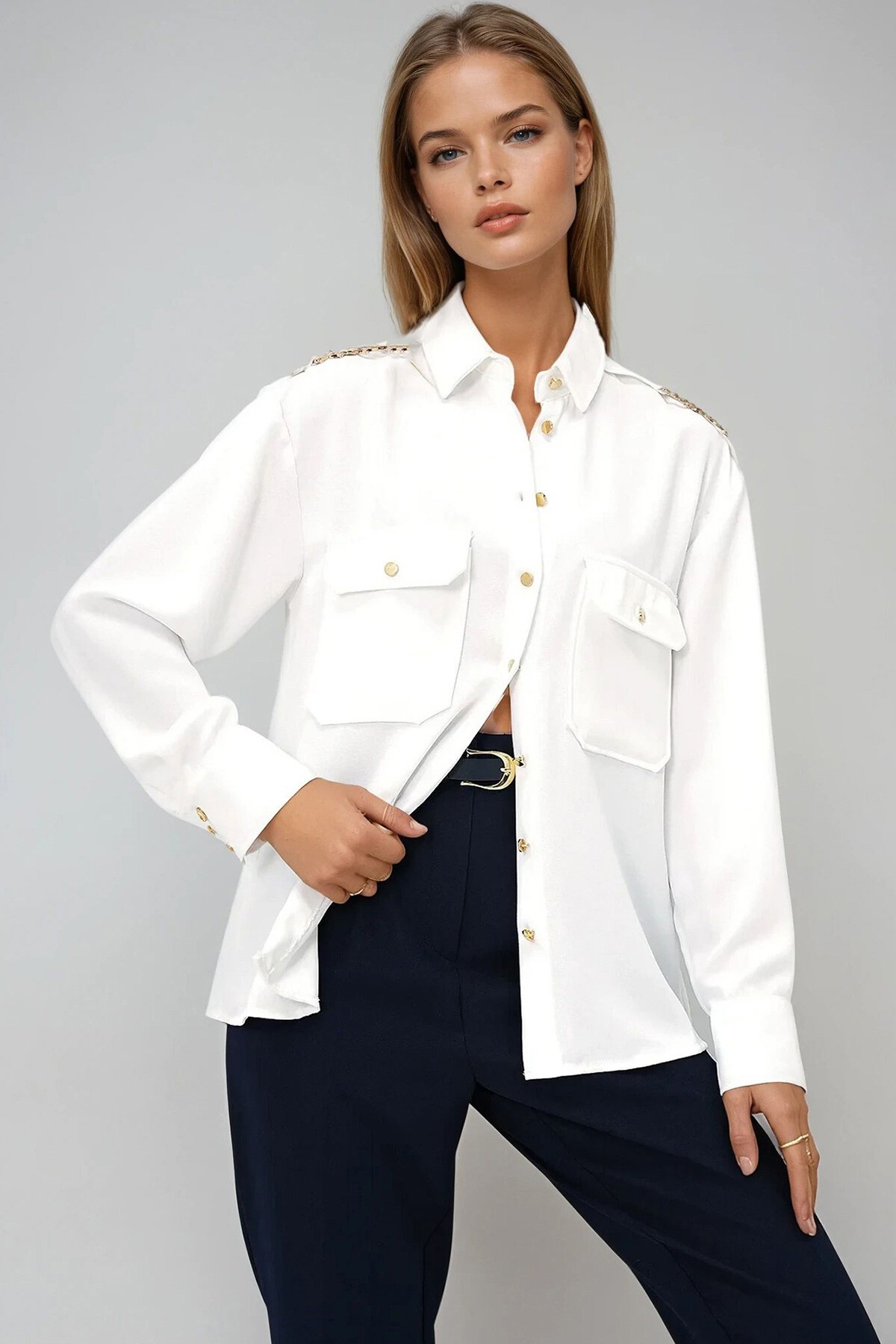 Beyaz Metal Apoletli Çift Cepli Dokuma Krep Gömlek