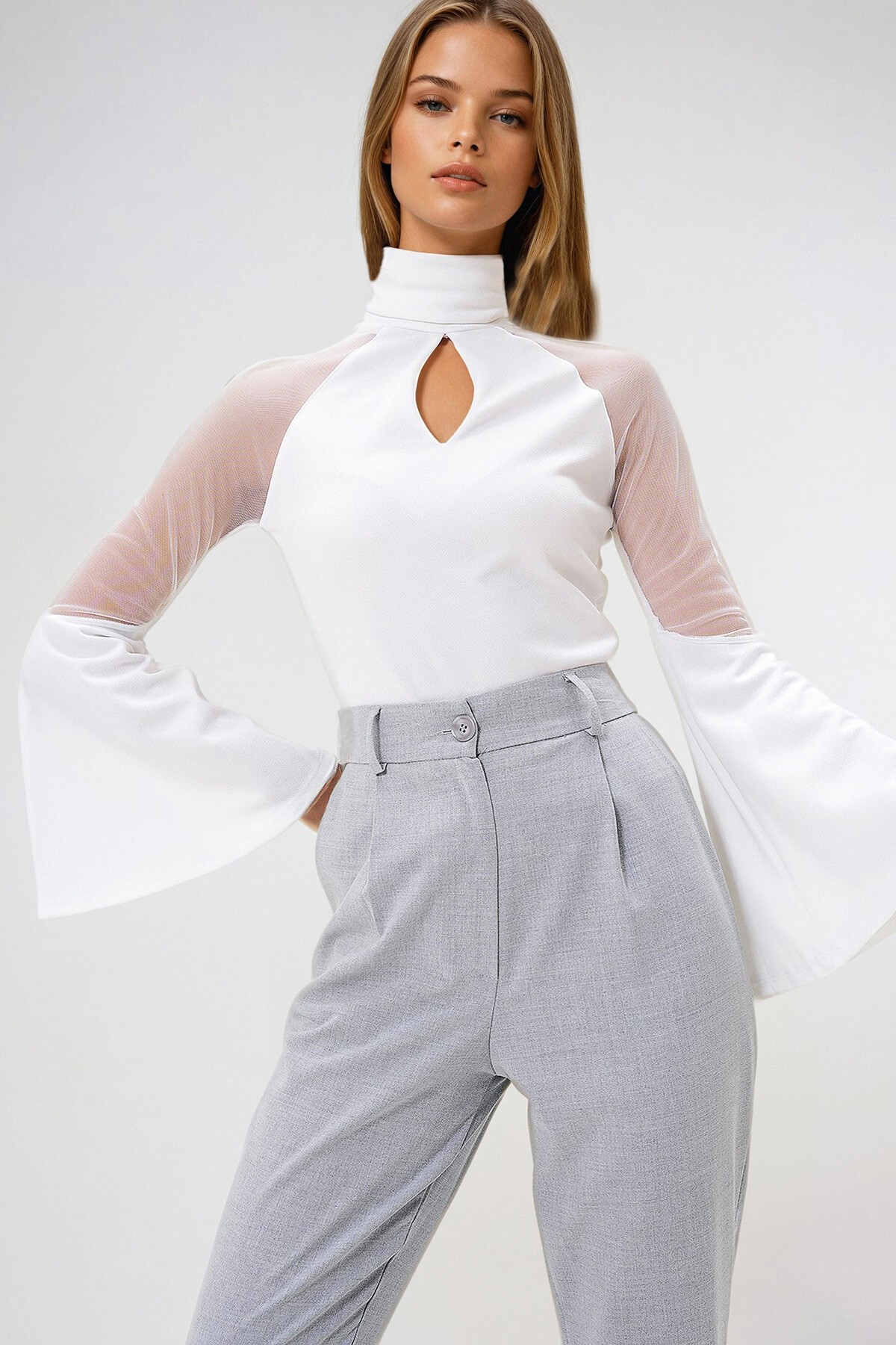 Beyaz Şal Yaka Damla Dekolteli Tül Detaylı İspanyol Kol Örme Crep Bluz