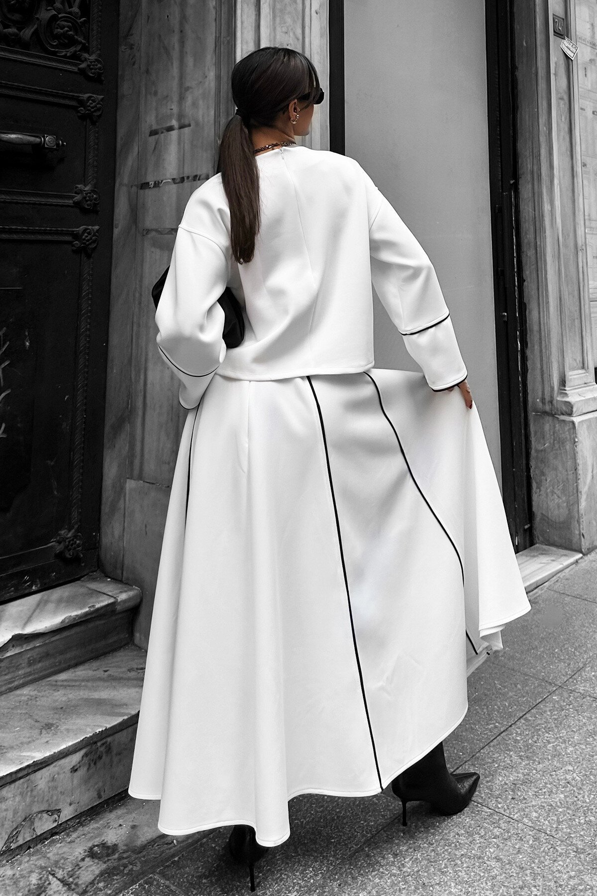 Beyaz Scuba Bluz Ve Etek Takım