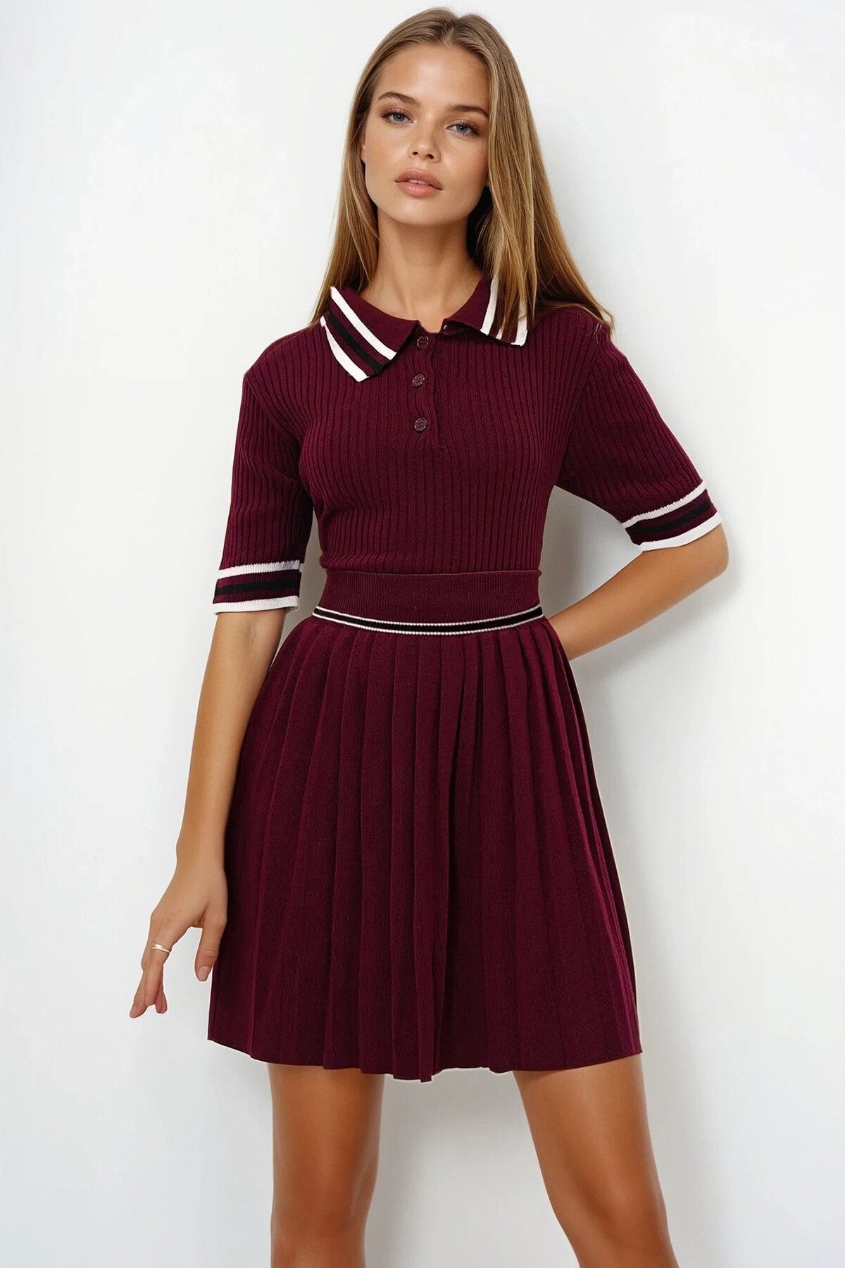 Bordo Polo Yaka Yarım Pat Kısakollu Triko Kazak Ve Mini Boy Etek Takım