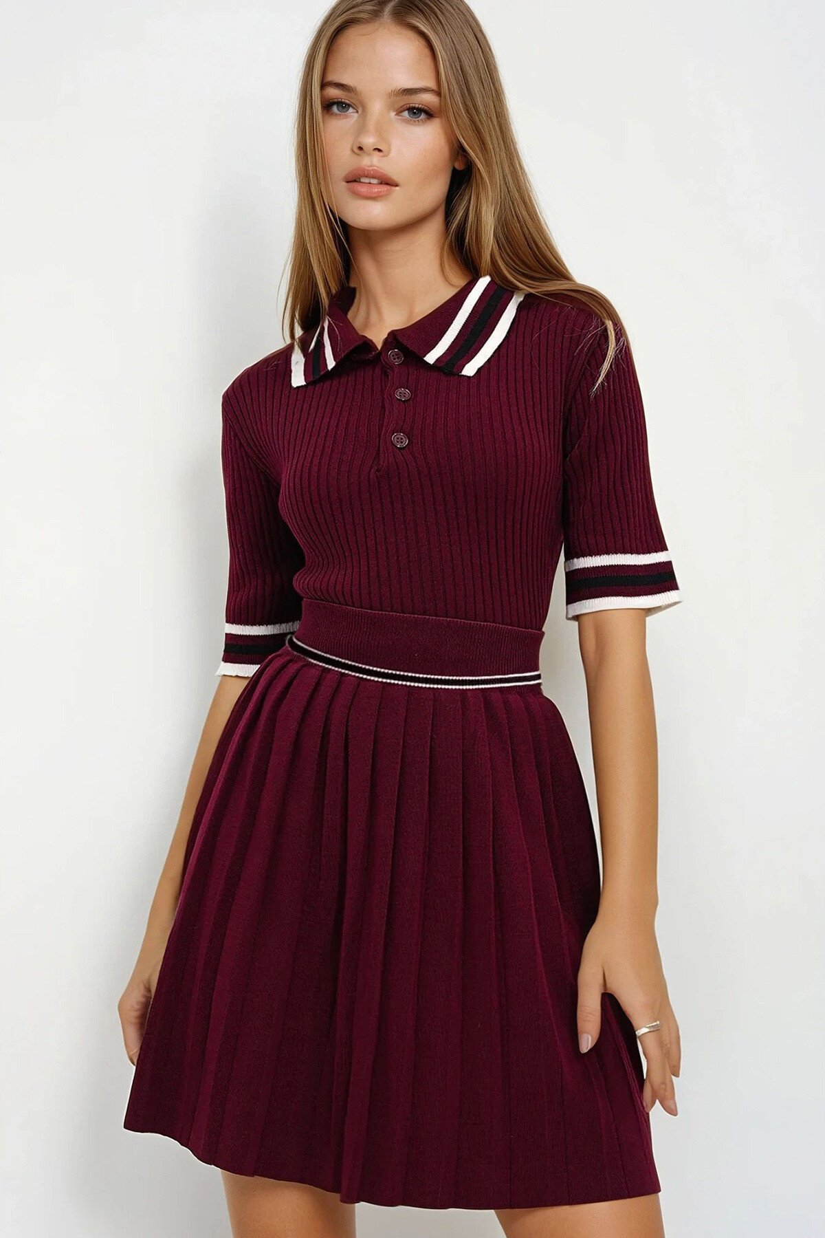 Bordo Polo Yaka Yarım Pat Kısakollu Triko Kazak Ve Mini Boy Etek Takım